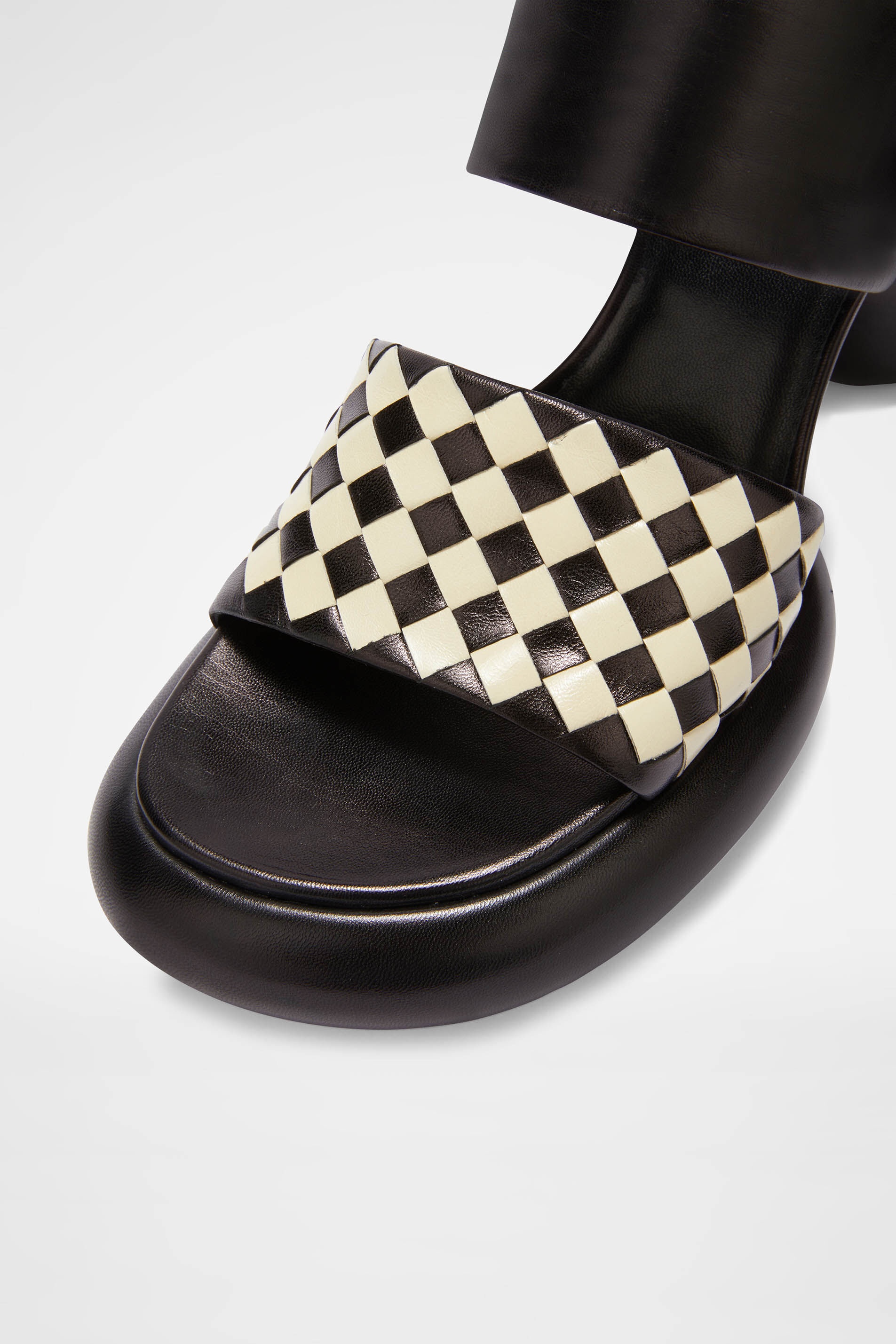 Checked Sandals - 6