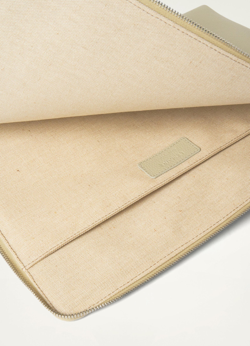 Lemaire DOCUMENT HOLDER
SOFT GRAINED LEATHER outlook