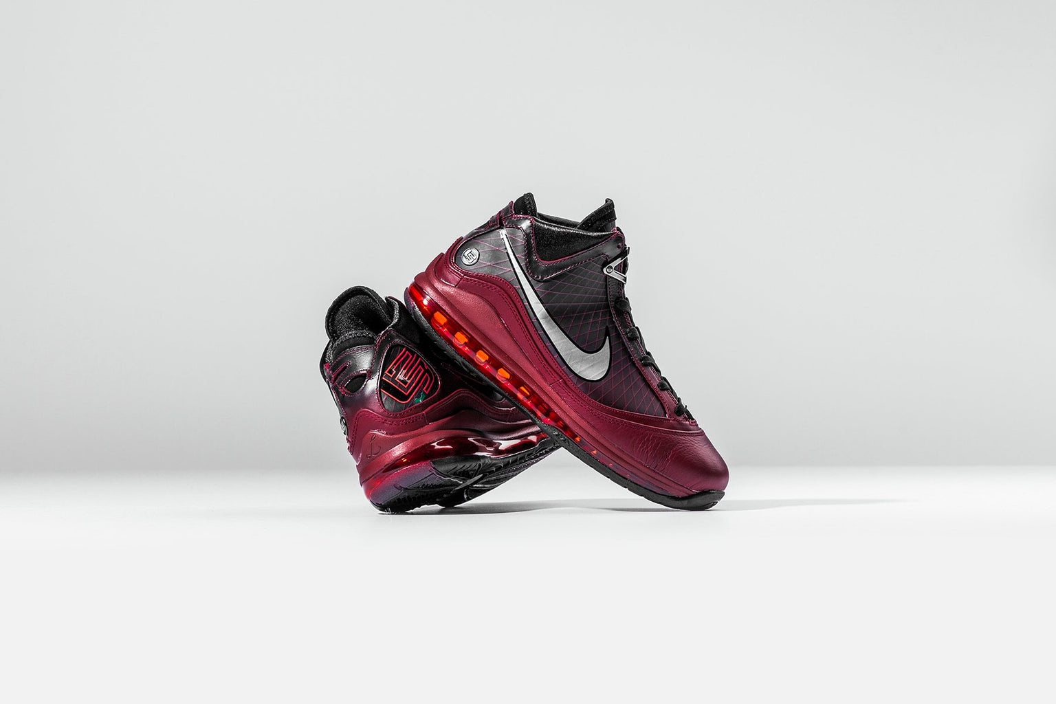 NIKE LEBRON VII QS - 5