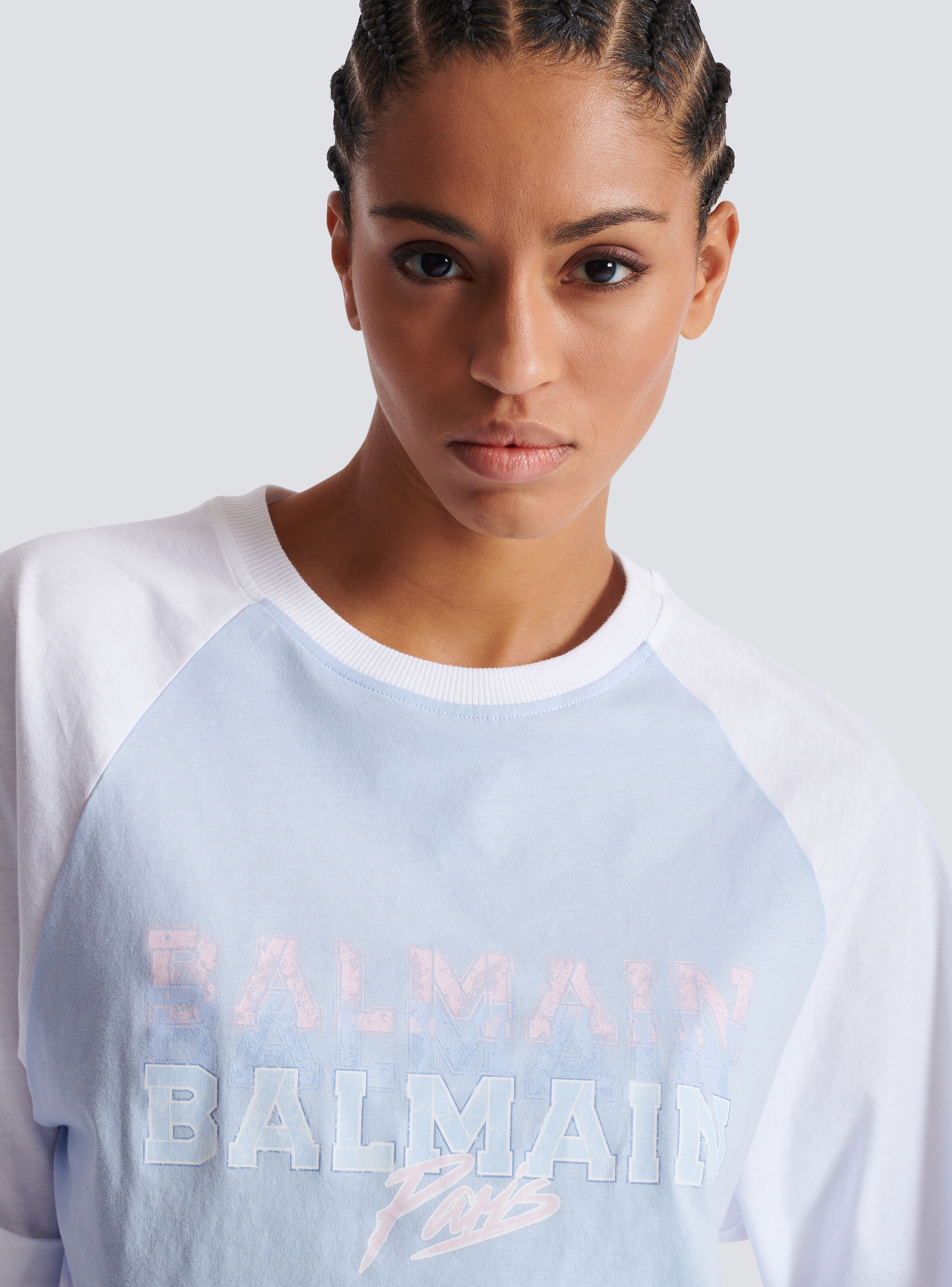 Cropped T-shirt with Balmain Paris print - 7
