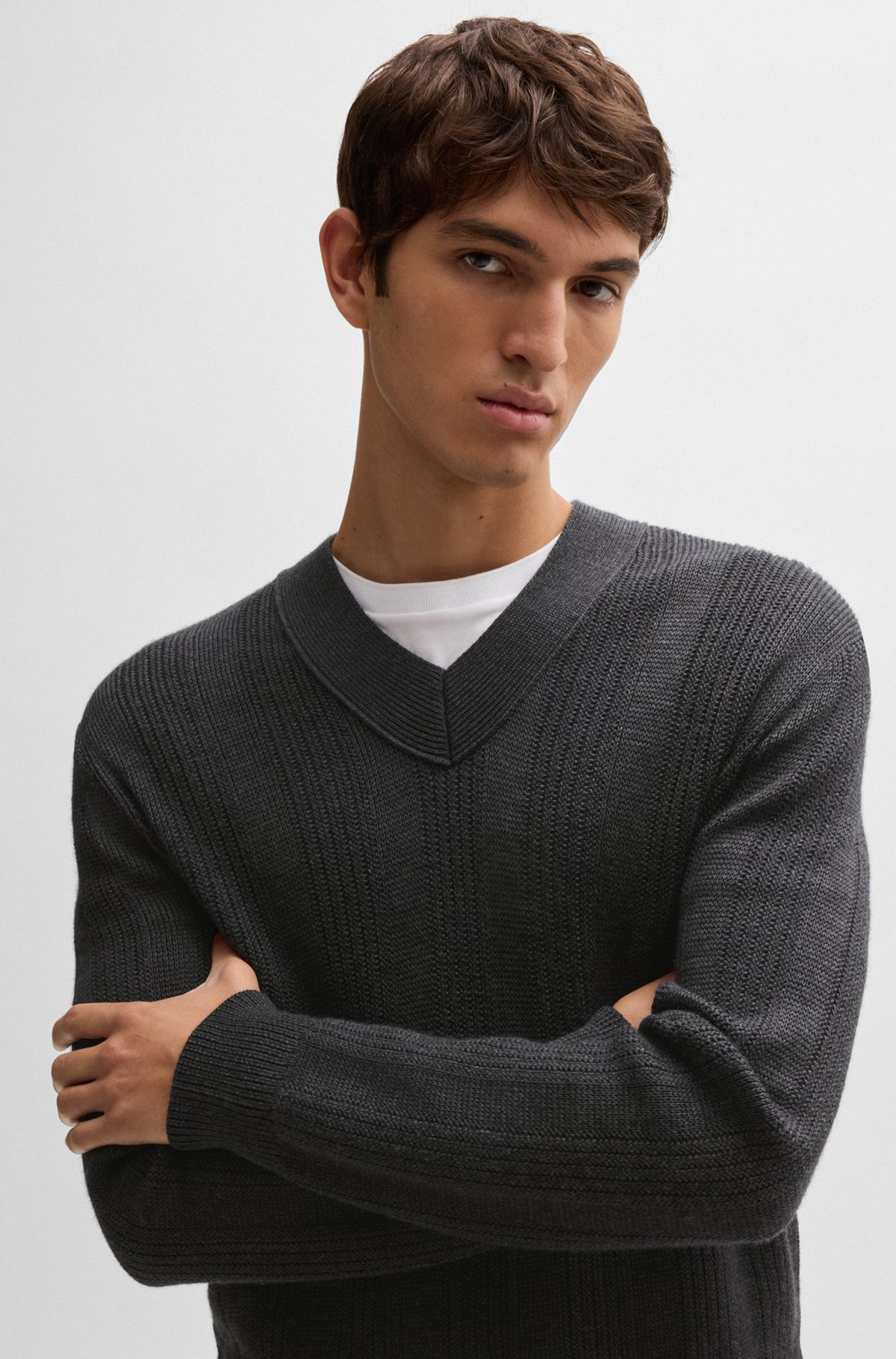 MIXED-STRUCTURE V-NECK SWEATER IN WOOL - 3