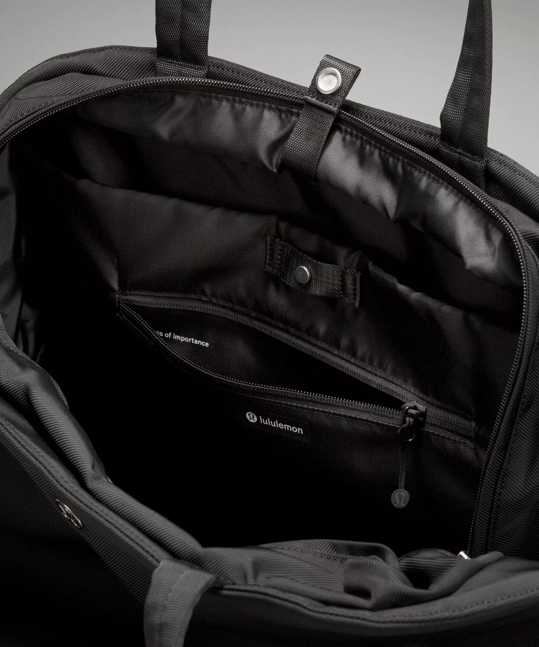 City Essentials Bag 25L - 4