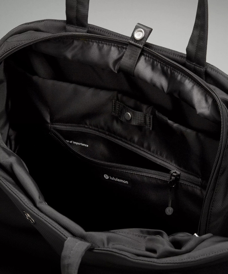 City Essentials Bag 25L 4