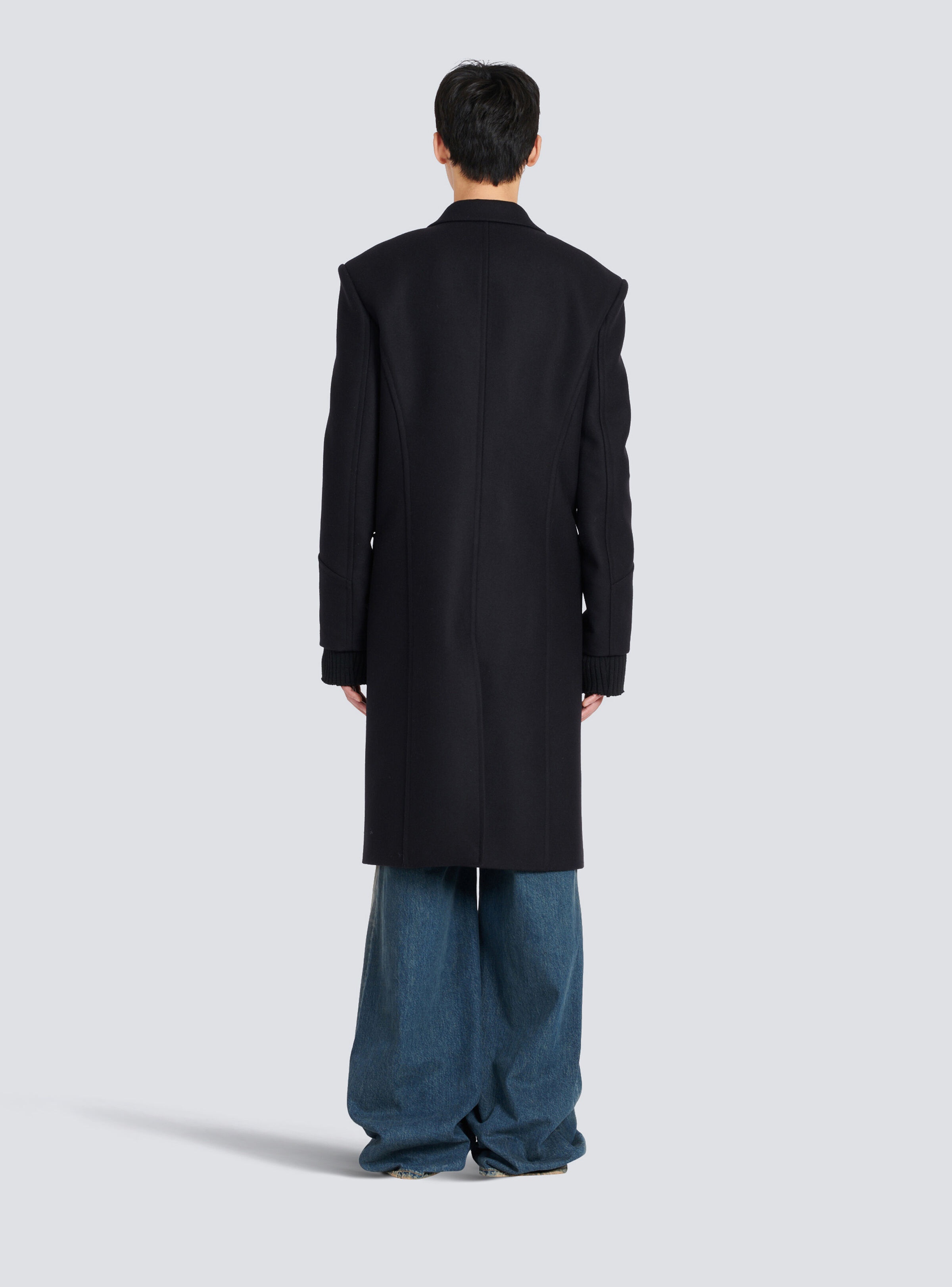 Long wool coat with monogram-patterned collar and lining - 4