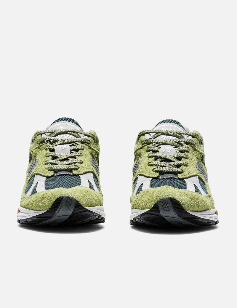 New Balance MADE IN UK 991V2 GRAPE SORBET outlook