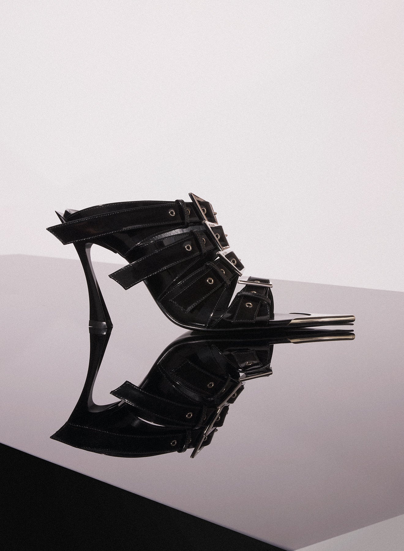 black shiny leather buckled fang 95 sandals - 1