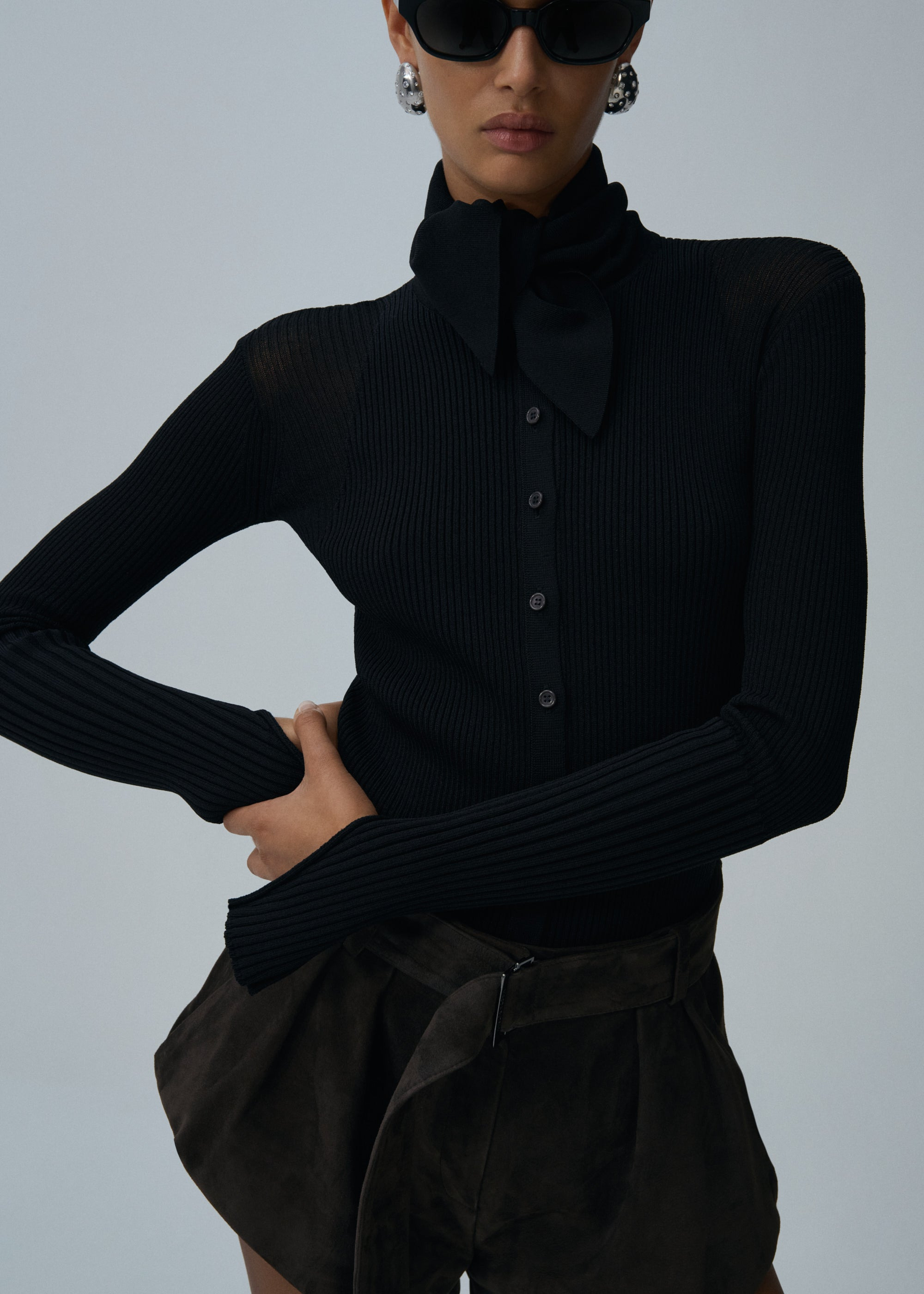 Ribbed cardigan with tie-collar in black - 4
