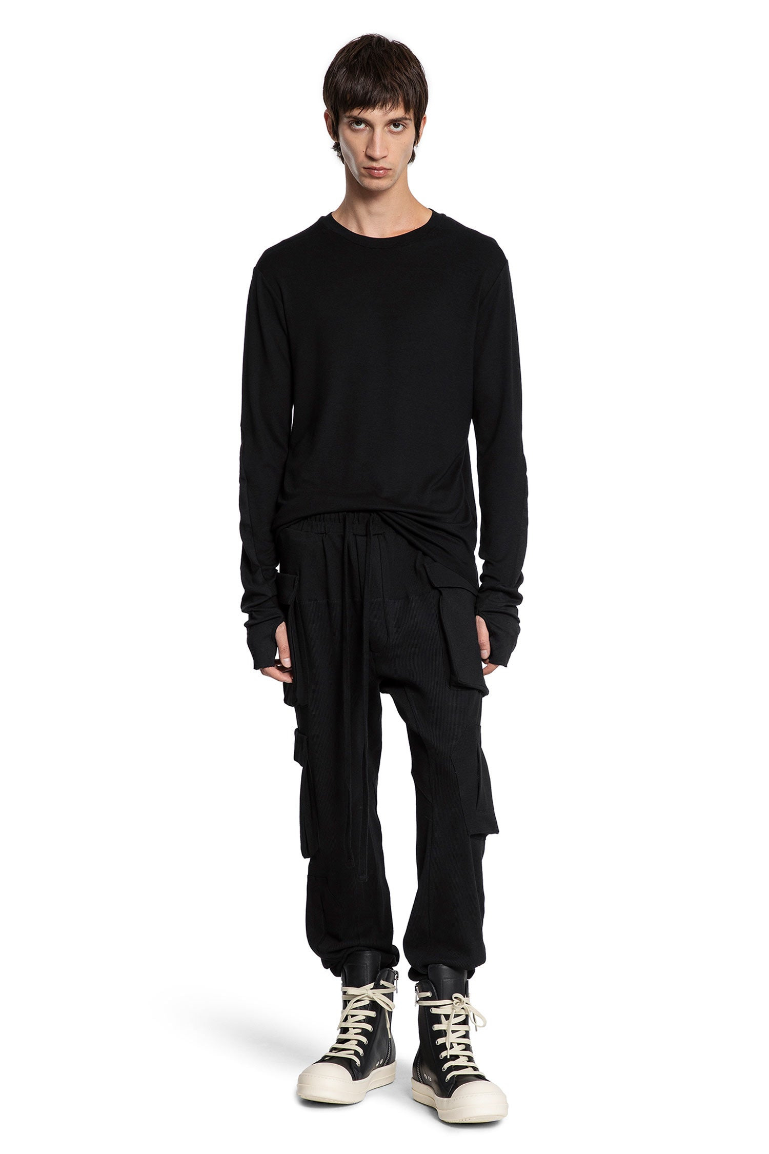 Long-Sleeve-T-Shirt-With-Hand-Gaiters - 6