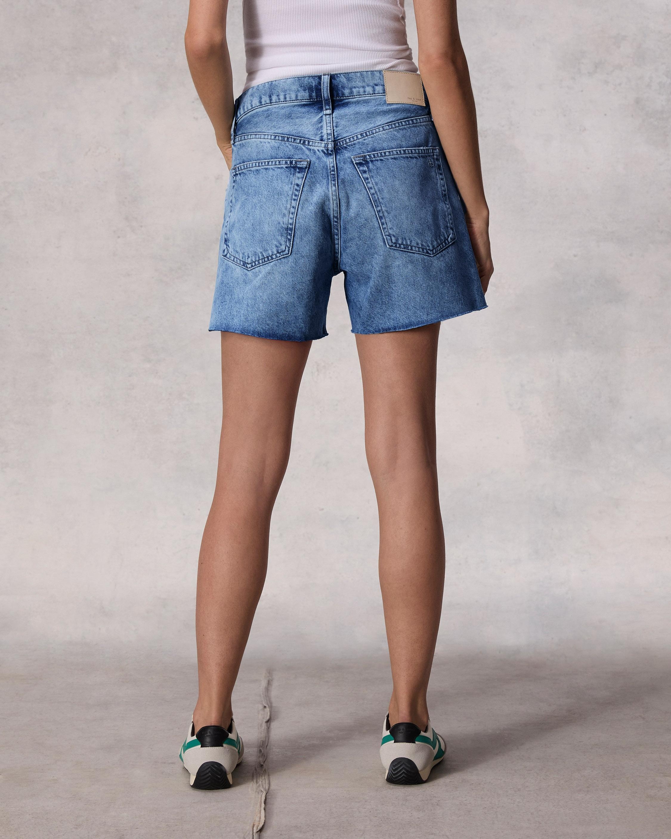 Vintage Cut Off 4" Short - Noelle
High-Rise Lightweight Rigid Short - 4