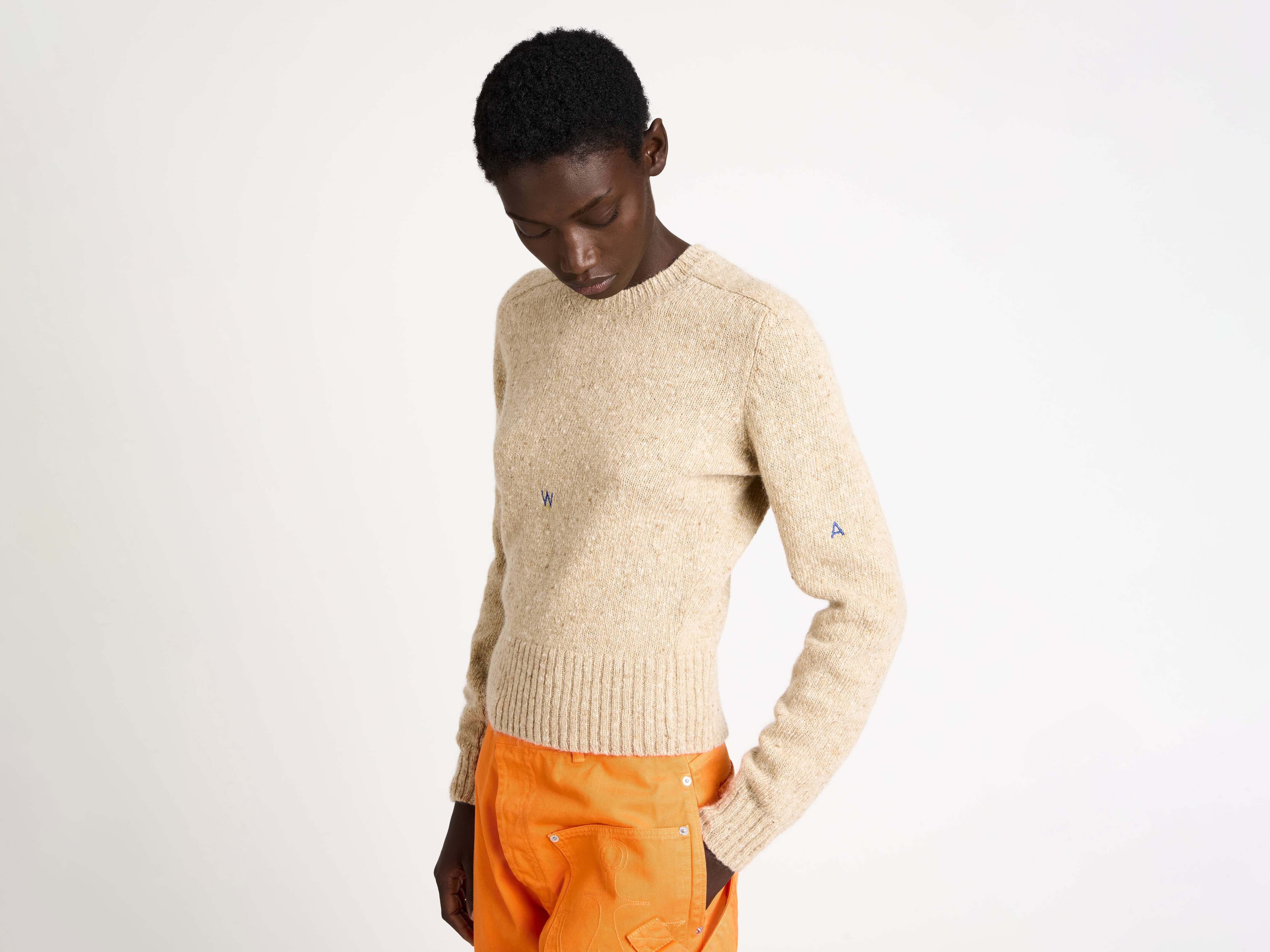 EMBROIDERED CREW NECK JUMPER IN OATMEAL MELANGE - 6