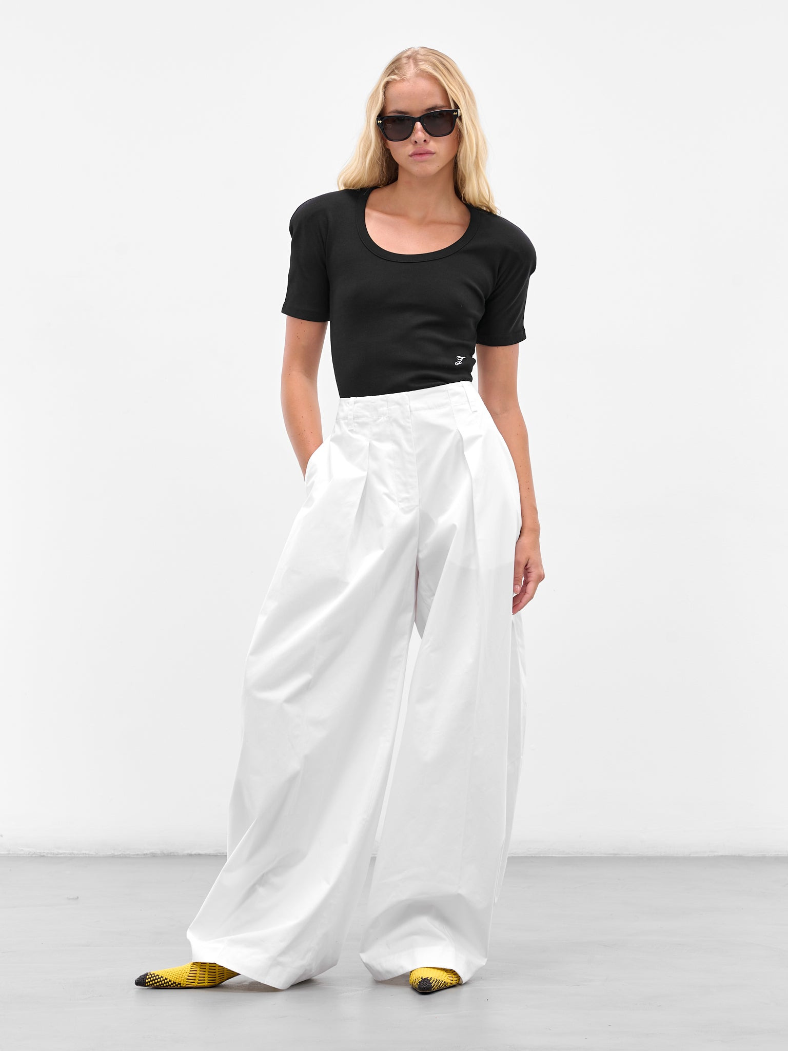 Black 'Le T-Shirt Ovalo' Tee - 6