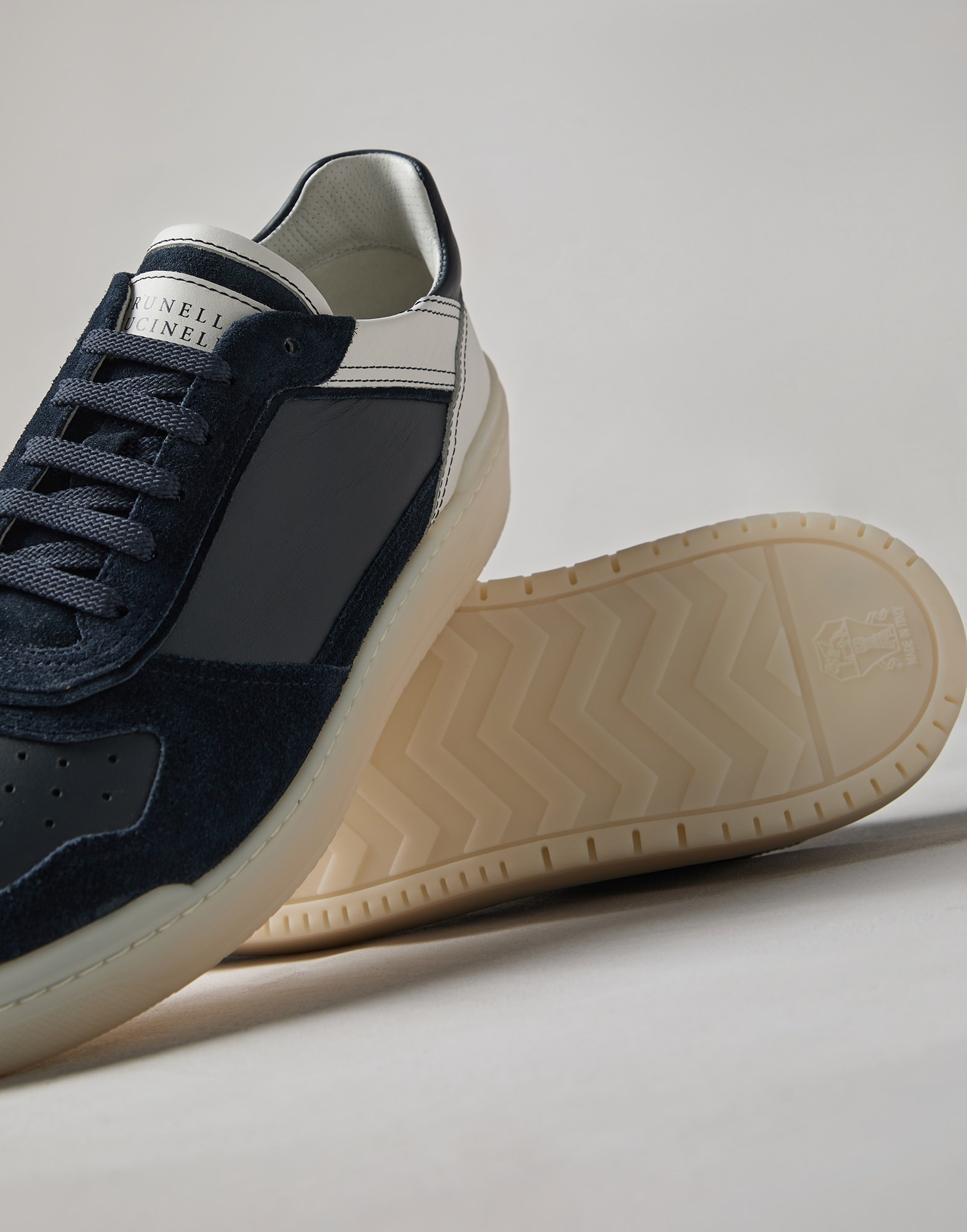 Semi-polished calfskin and washed suede basket sneakers - 3