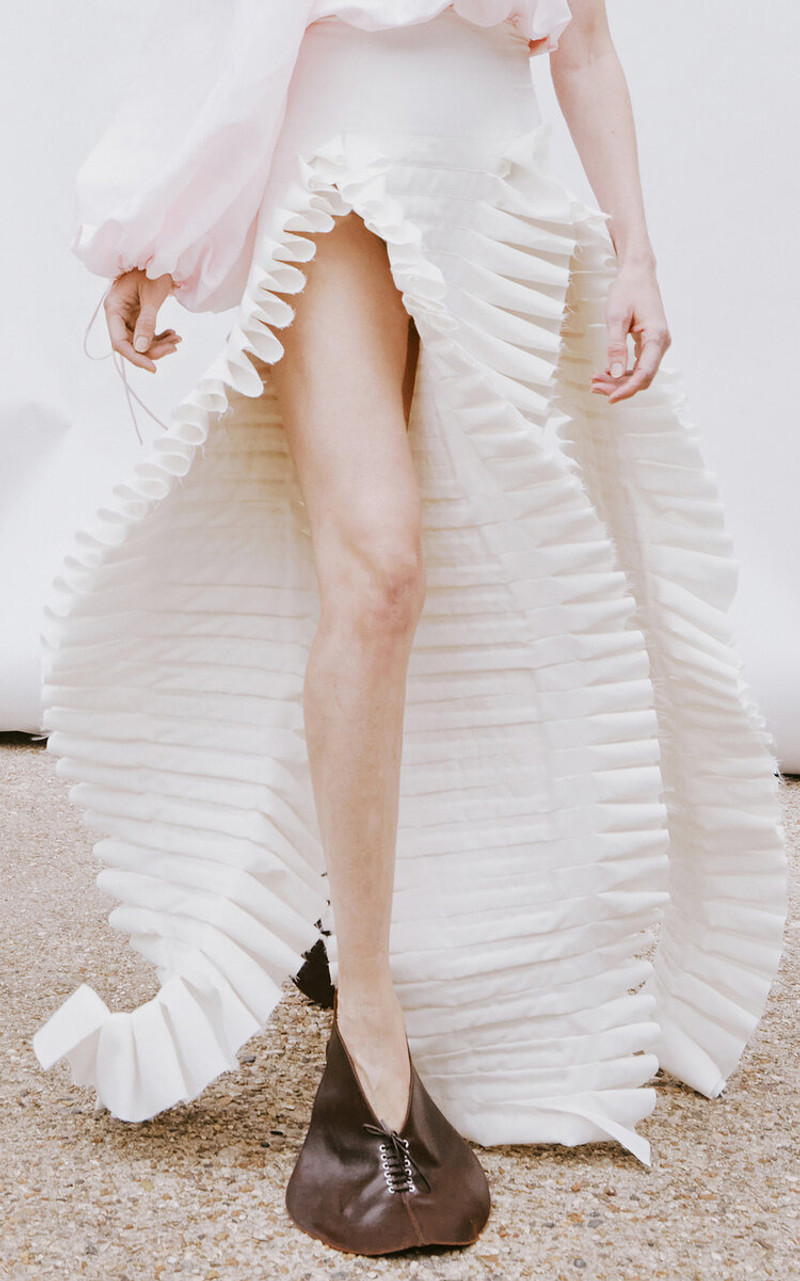 A.W.A.K.E. MODE Cotton-Linen Laminary Pleated Maxi Skirt off-white outlook