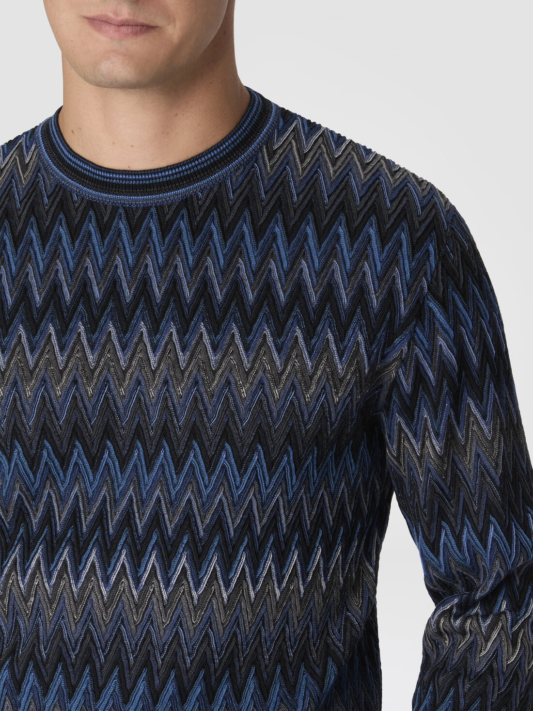 Crew neck sweater with 3d zigzag pattern - 5