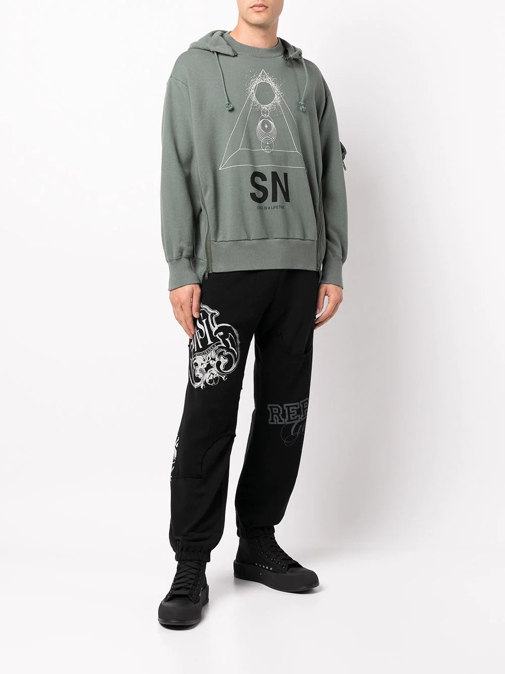 graphic-print hoodie - 2