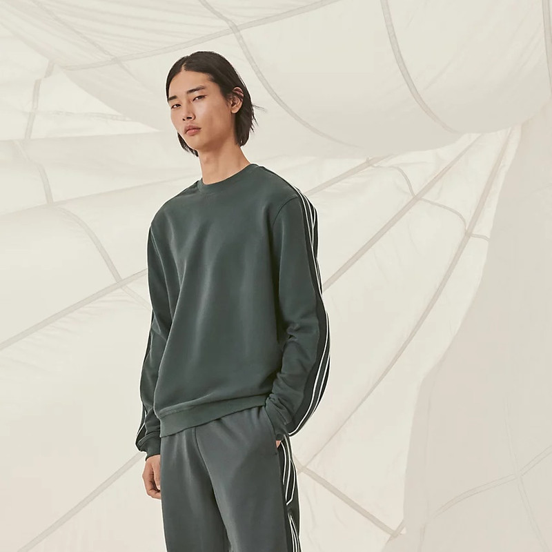 "Run H" crewneck sweater 1