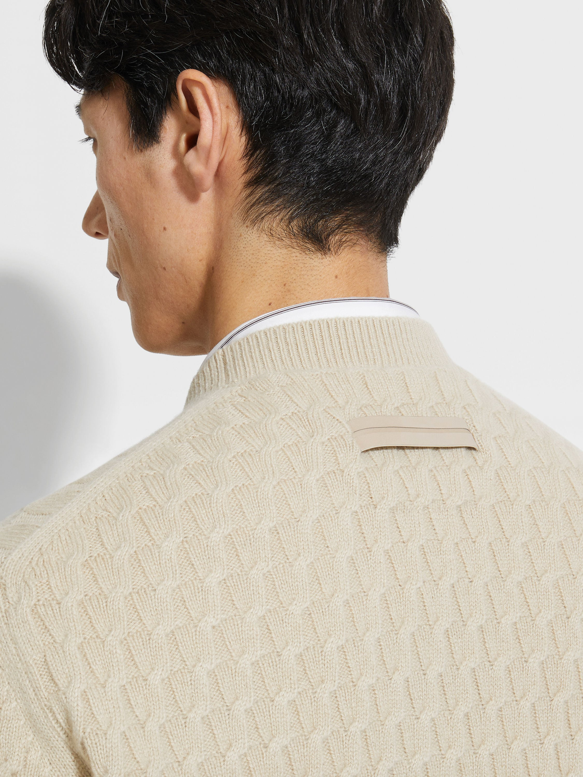 LIGHT BEIGE OASI CASHMERE V-NECK - 2