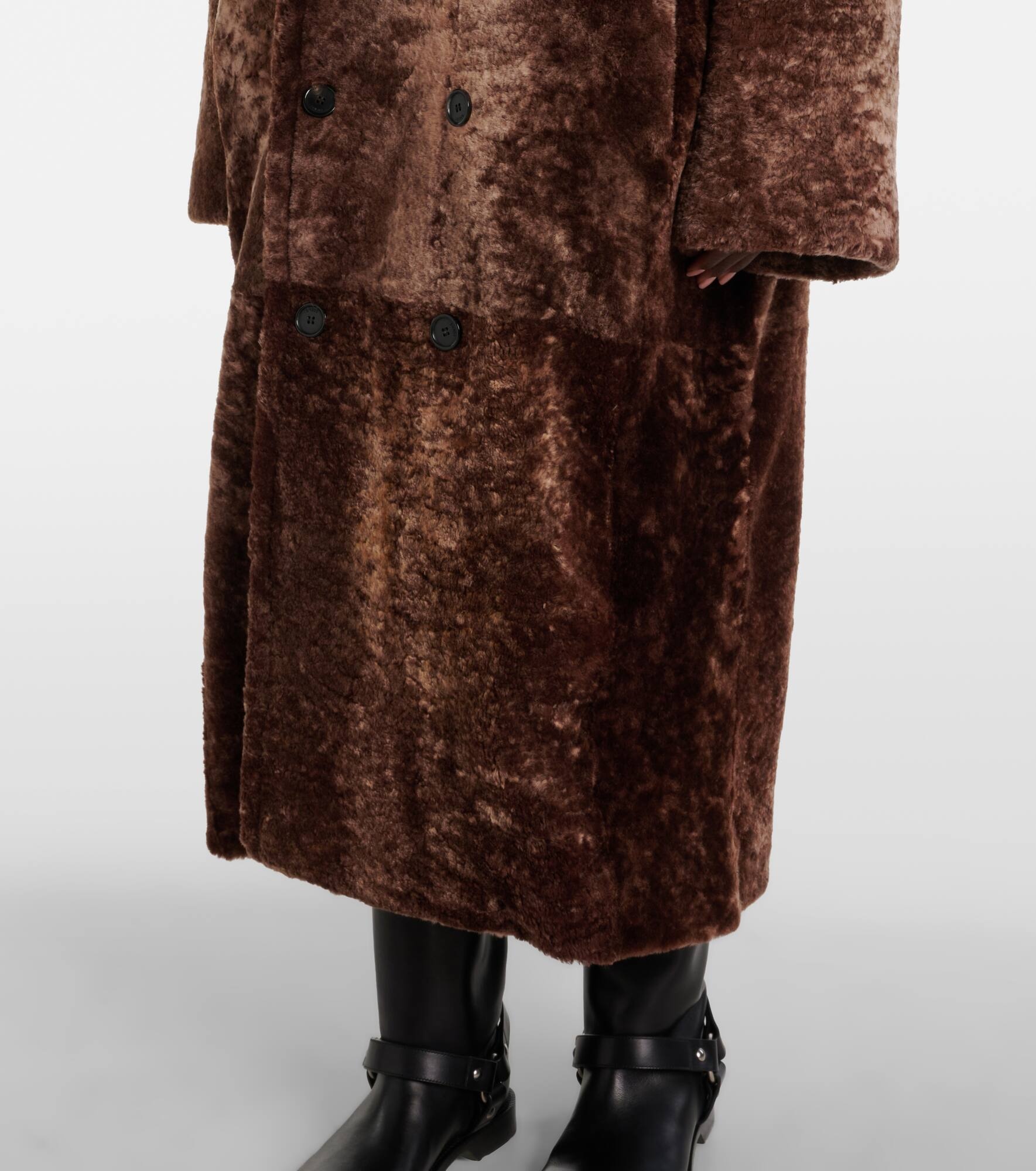 Double-breasted shearling coat - 5