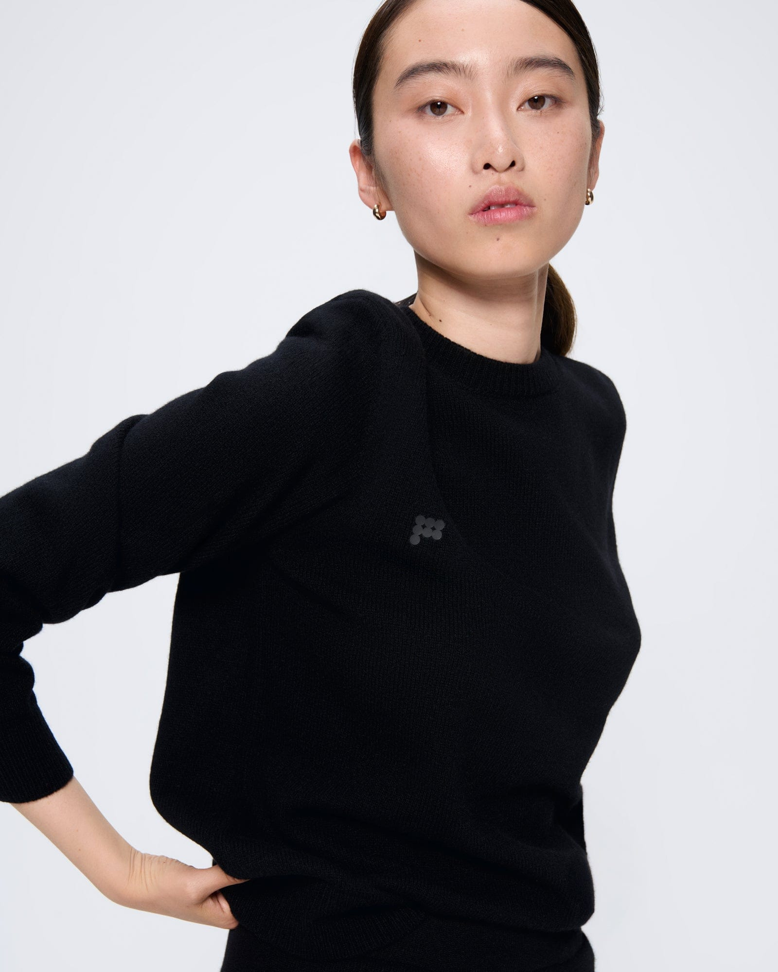 Womens Recycled Cashmere Crewneck Sweatshirt - Black - 4