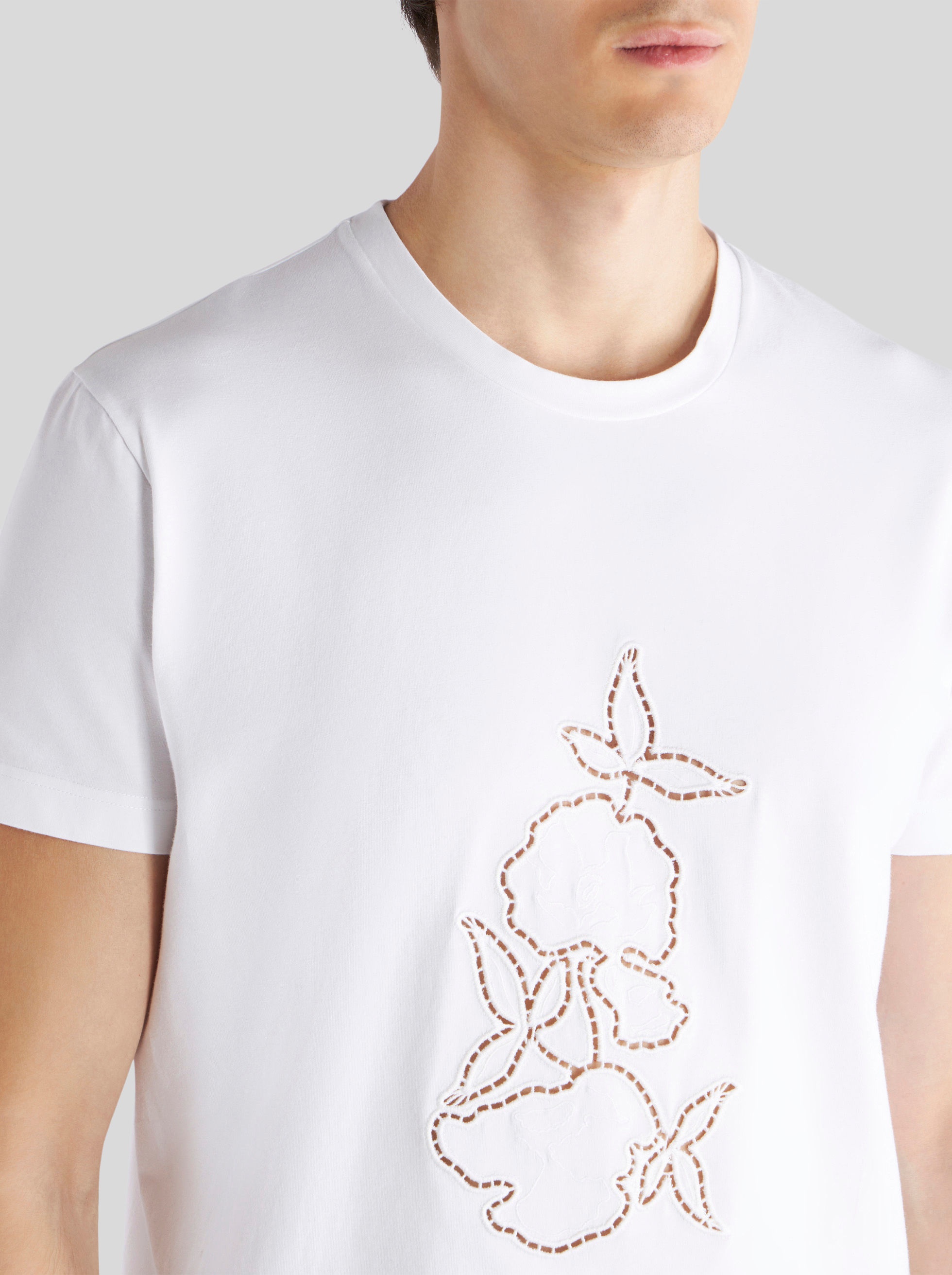 T-SHIRT WITH FLORAL EMBROIDERY - 3