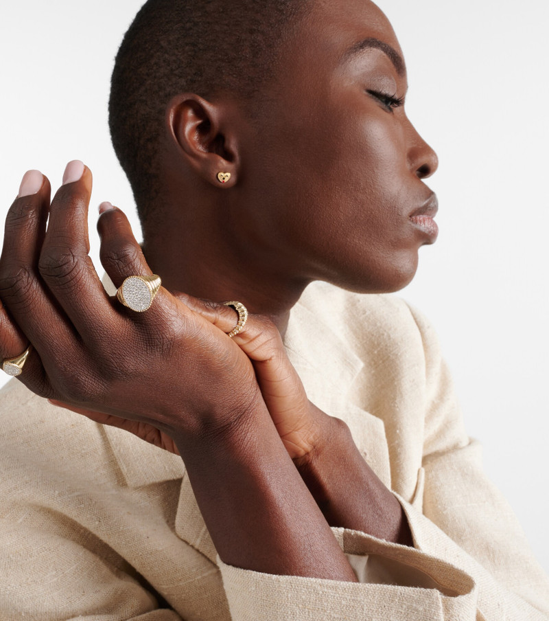 Yvonne Léon Chevalière Ovale 9kt gold ring with diamonds outlook