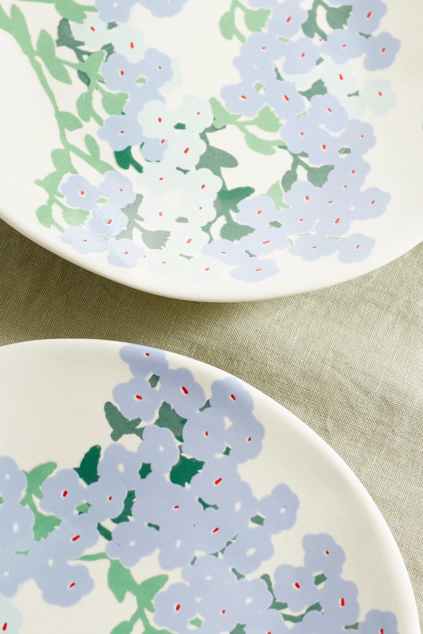 Set of two 19cm ceramic side plates - 4