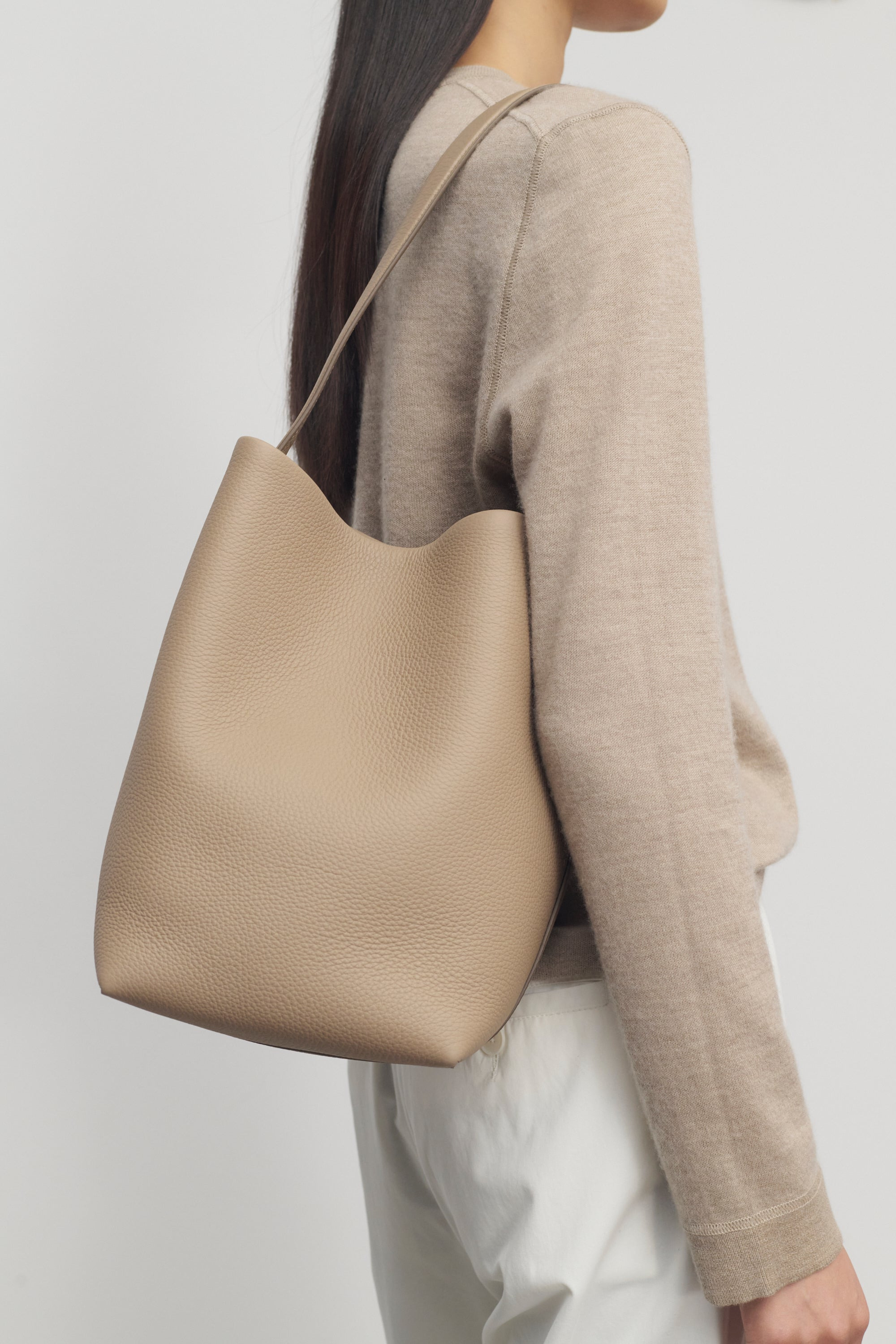 Medium N/S Park Tote Bag in Leather - 4