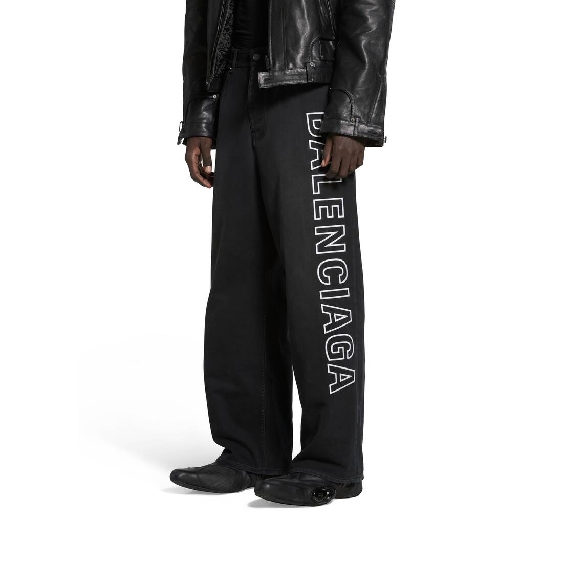 Outline Baggy Pants in Black - 5