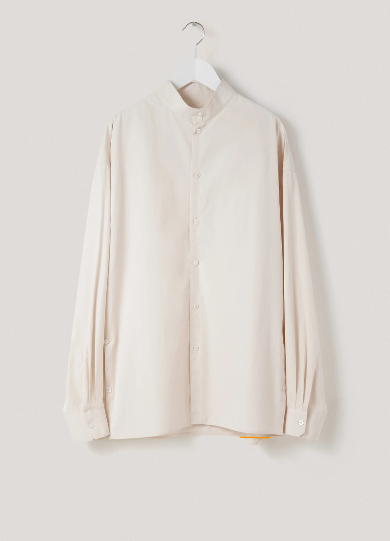 STAND COLLAR TWISTED SHIRT
COTTON POPLIN 6