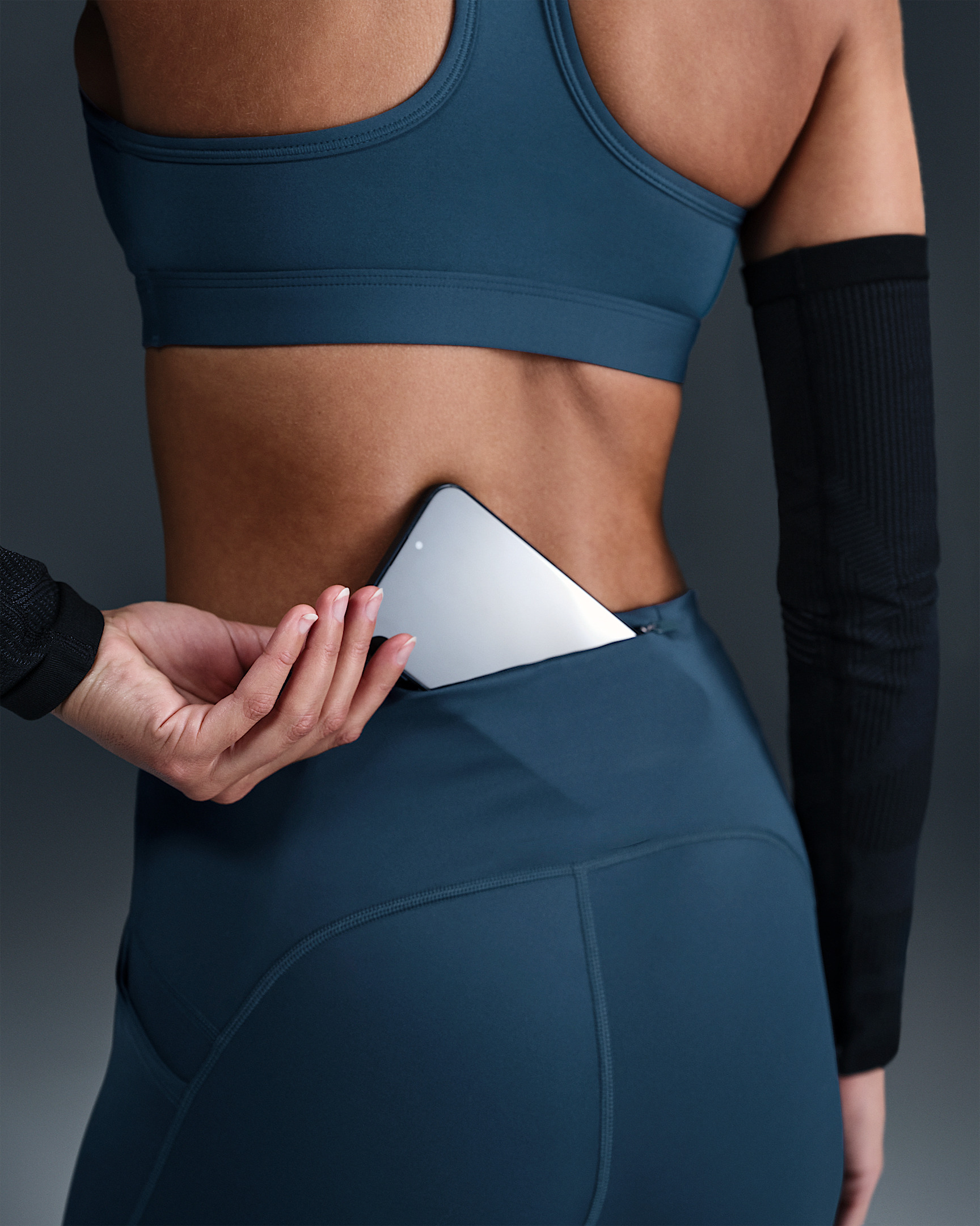 Nike Swift Women's High-Waisted 7/8 Running Leggings with Pockets - 6