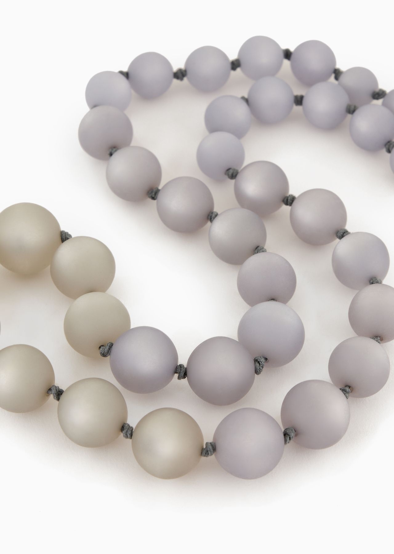 Long necklace with pearl-effect gradient spheres - 2