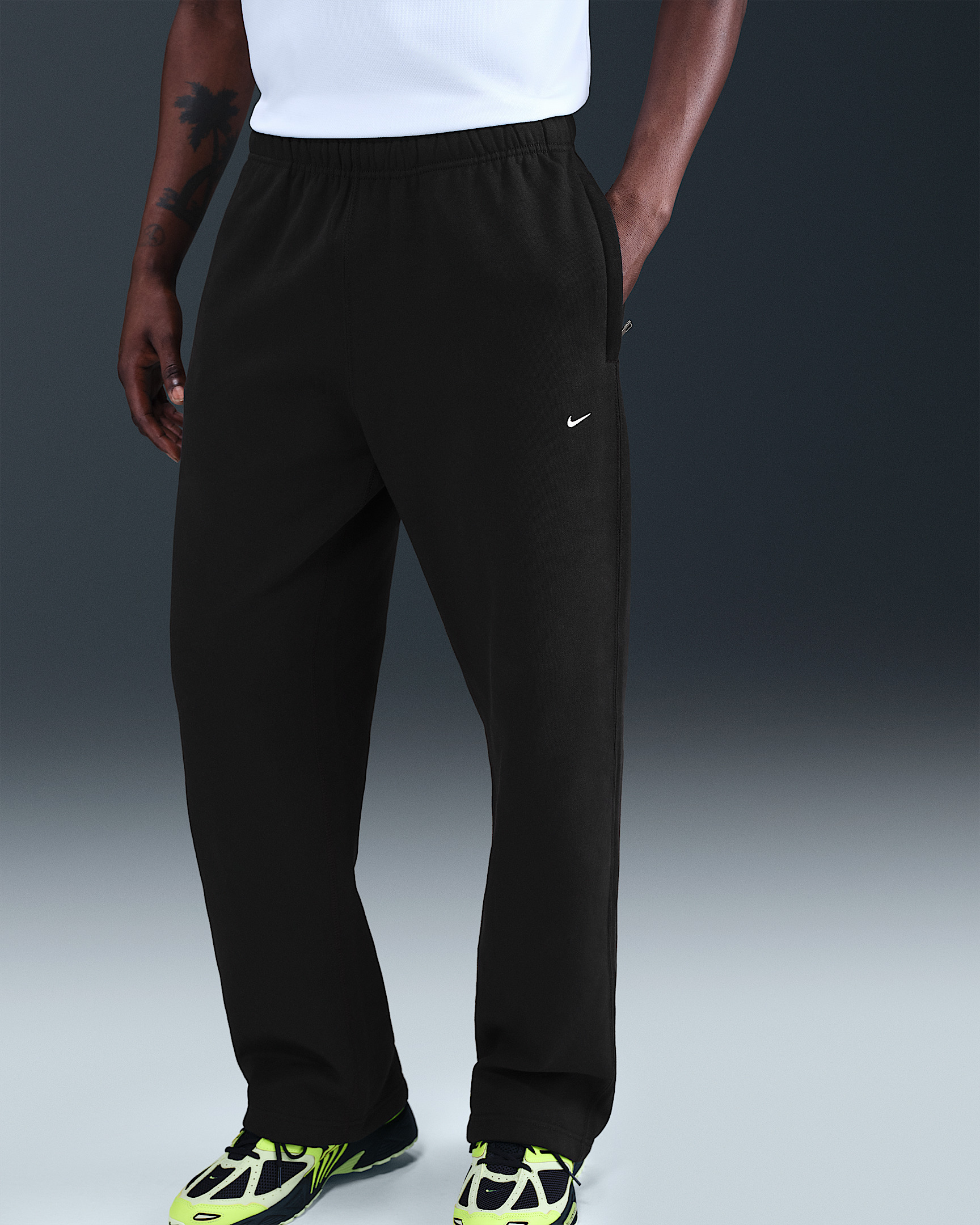 Nike Solo Swoosh Men's Fleece Open-Hem Pants - 2