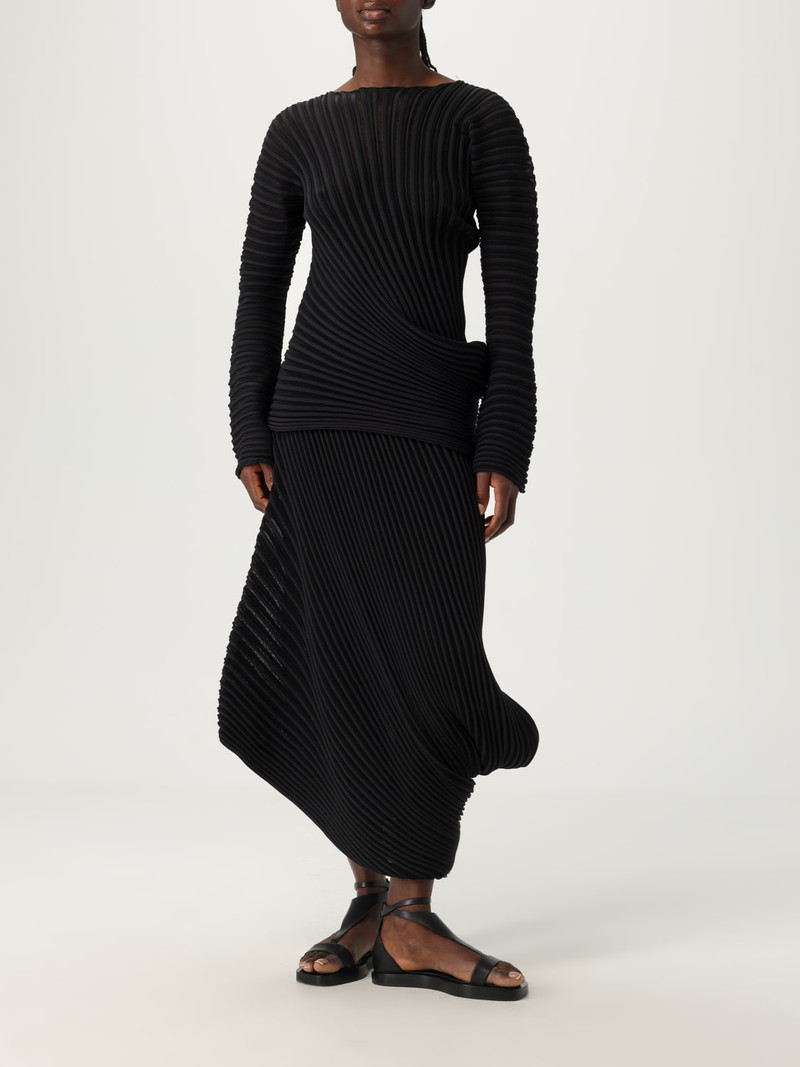 ISSEY MIYAKE Top woman Issey Miyake outlook