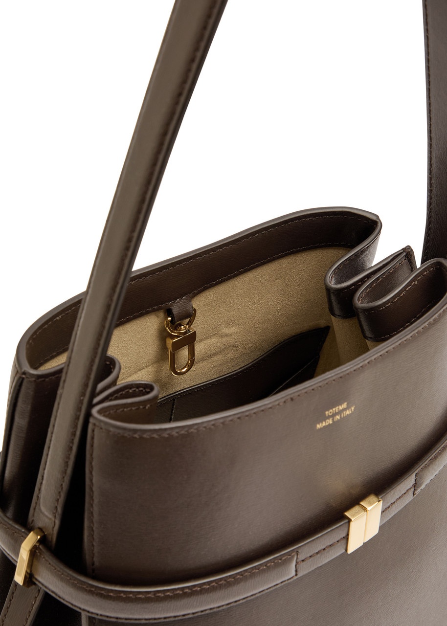 Toteme Belted Leather Bucket bag - 4