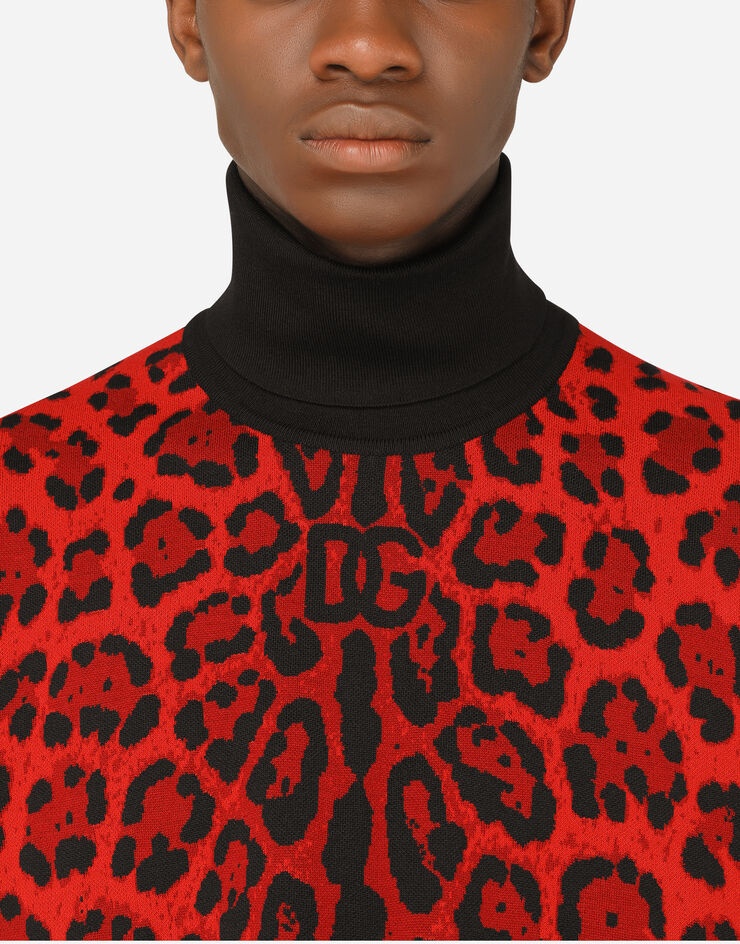 Jacquard turtle-neck sweater with leopard design - 4