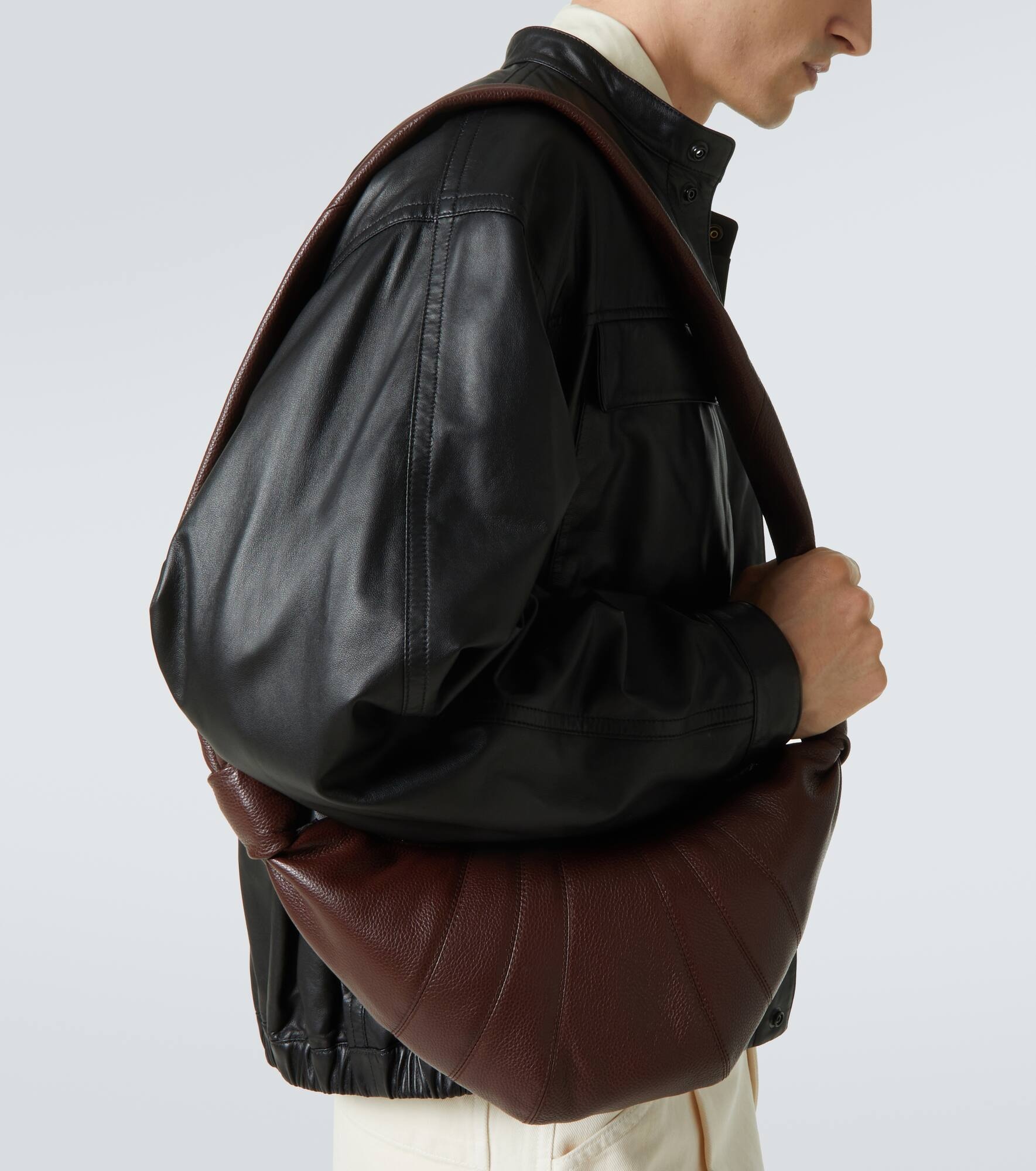 Croissant Small leather shoulder bag - 3