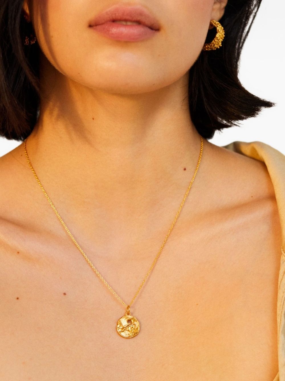 The Taurus Medallion textured circular-pendant necklace - 3
