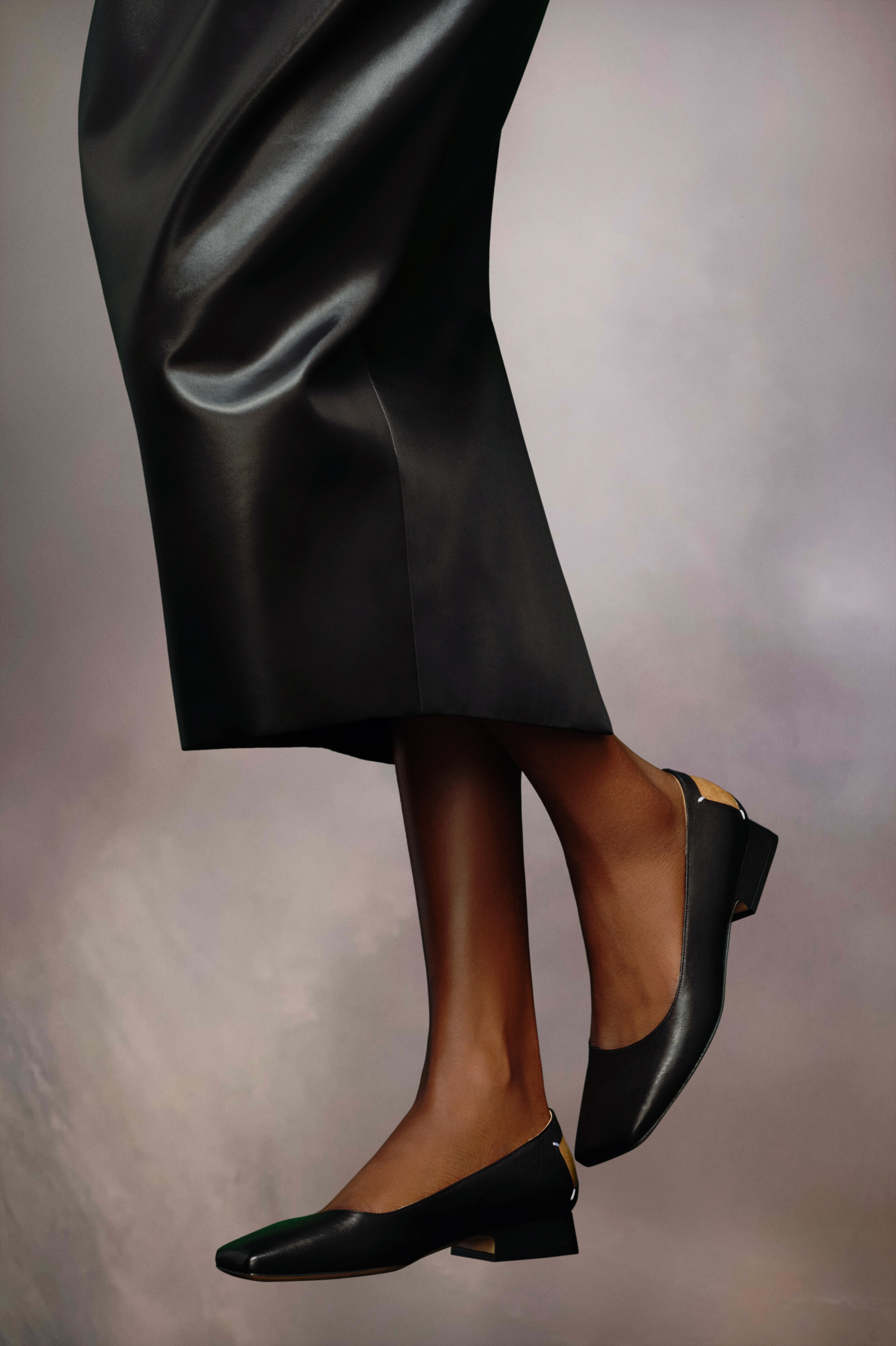 バレエシューズ MAISON MARGIELA Four Stitches Decortique Ballerinas in Black Maison Margiela Décortiqué four-stitch Ballerina Shoes