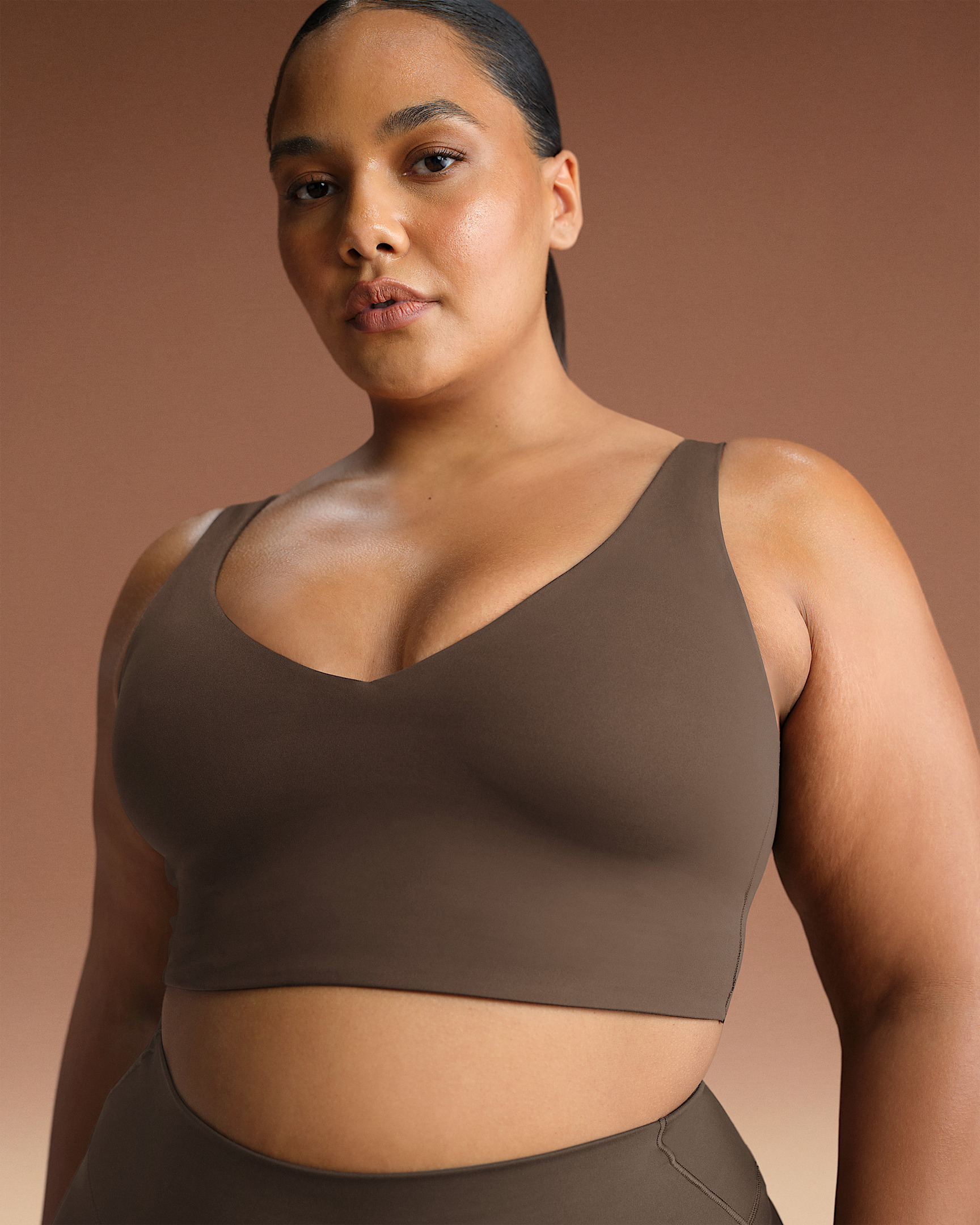 NikeSKIMS Matte Women's V-Neck Long-Line Bra - 7