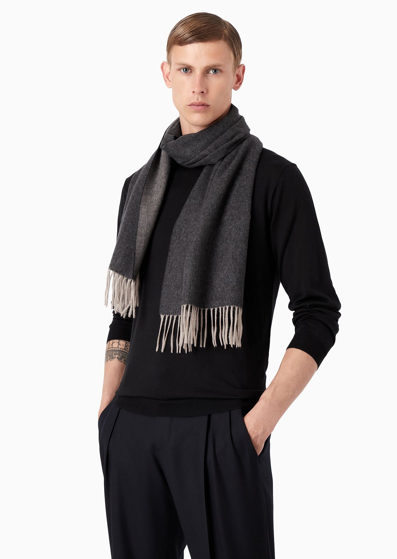 Cashmere scarf with embroidered logo 4
