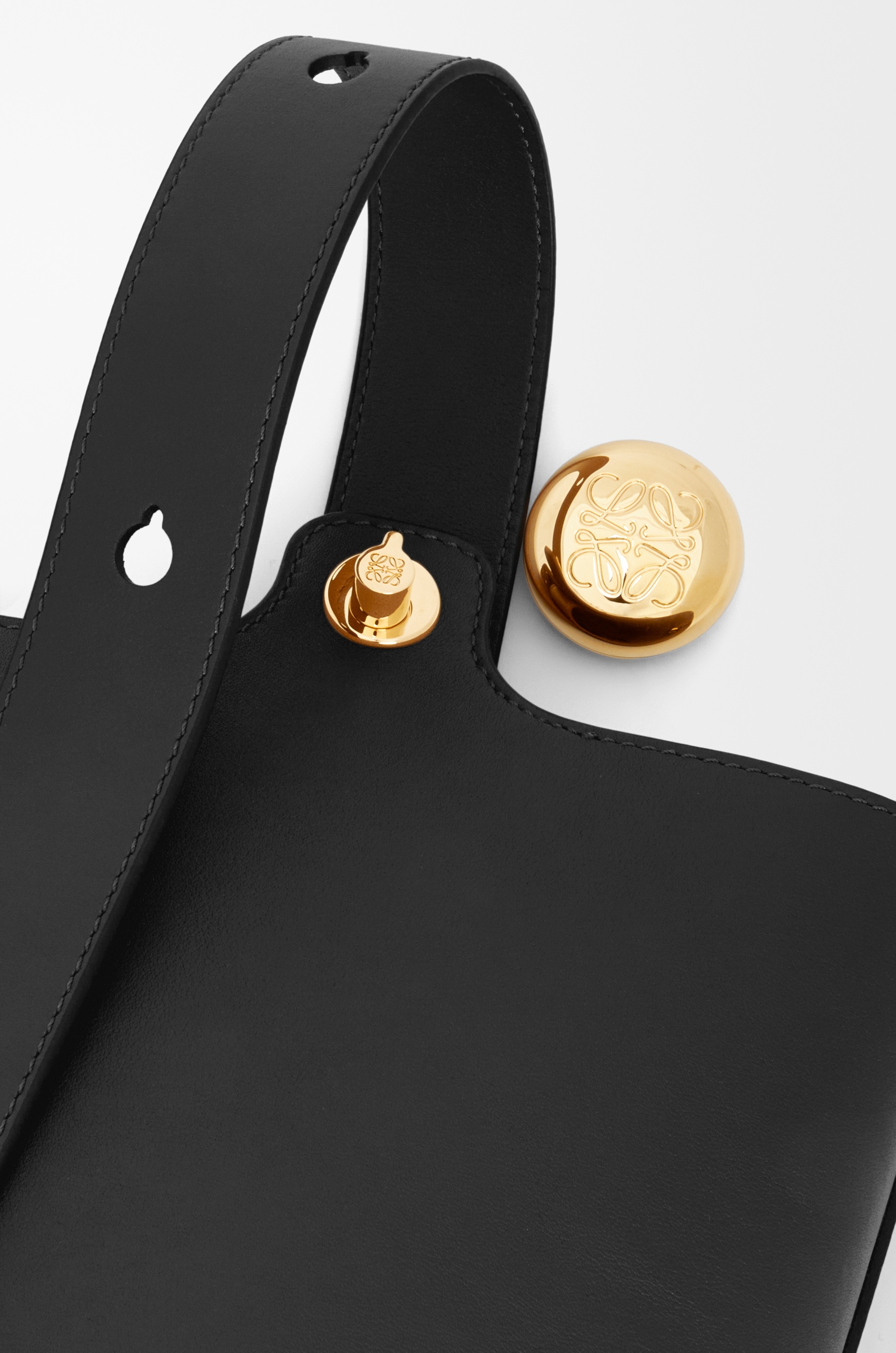Mini Pebble Bucket bag in mellow calfskin - 8