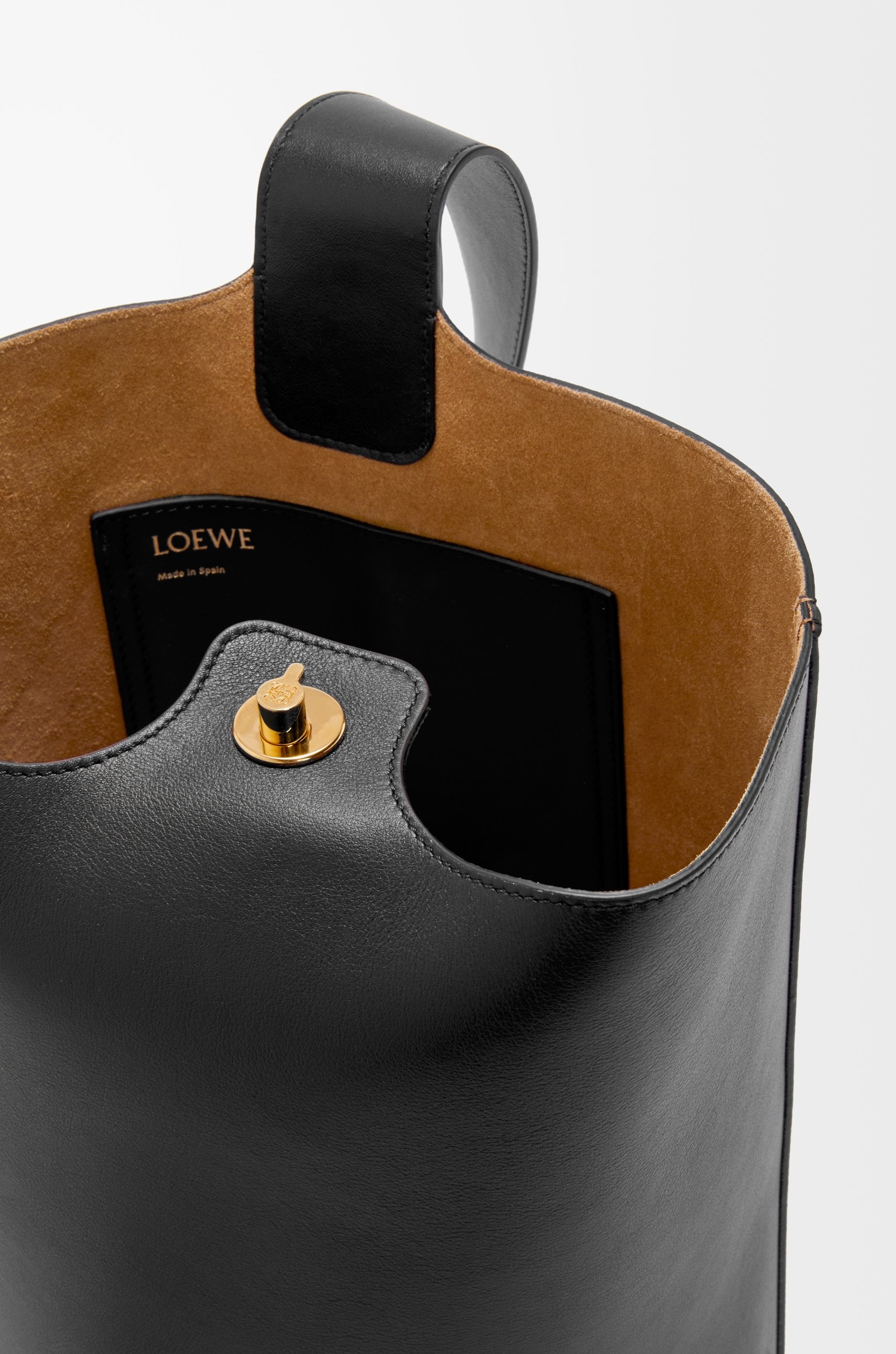 Medium Pebble Bucket bag in mellow calfskin - 6