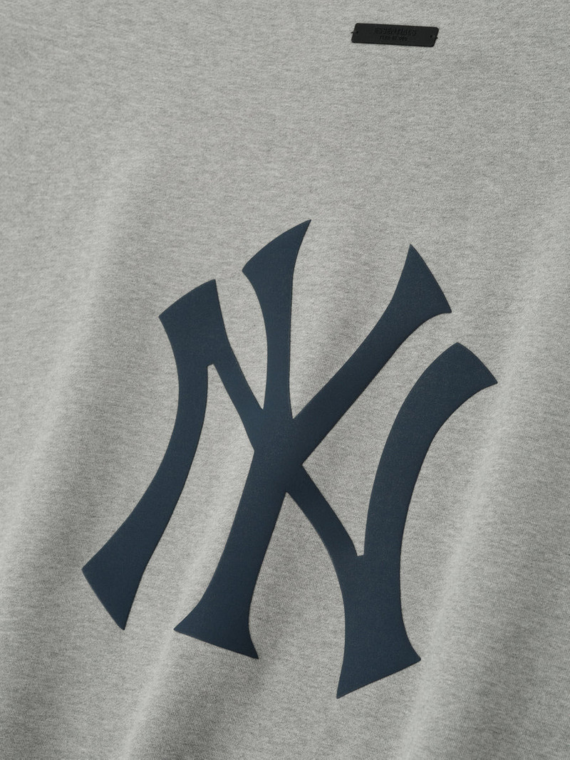 ESSENTIALS Yankees Sport Crewneck outlook