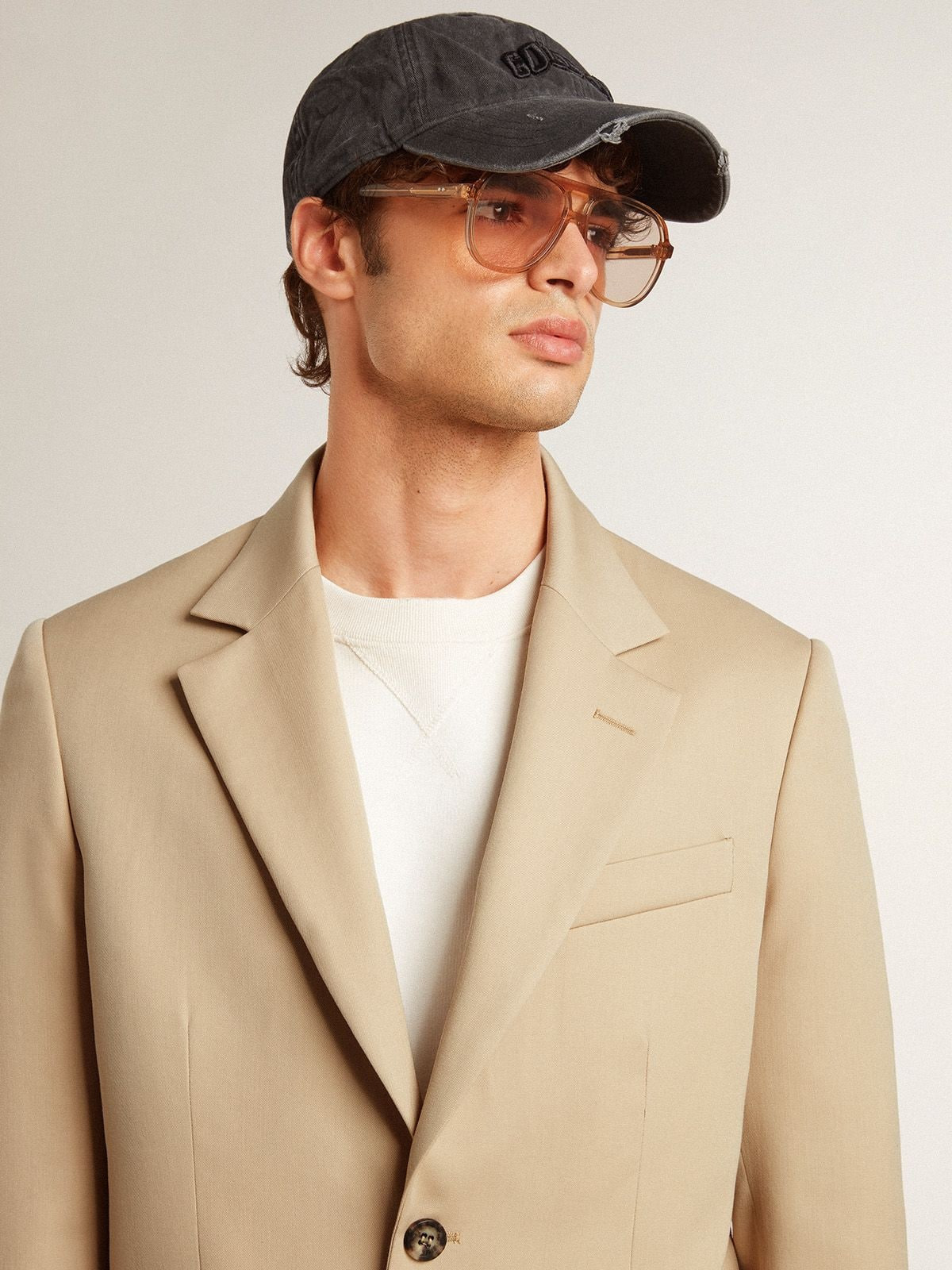 Single-breasted blazer in sand with horn buttons - 5