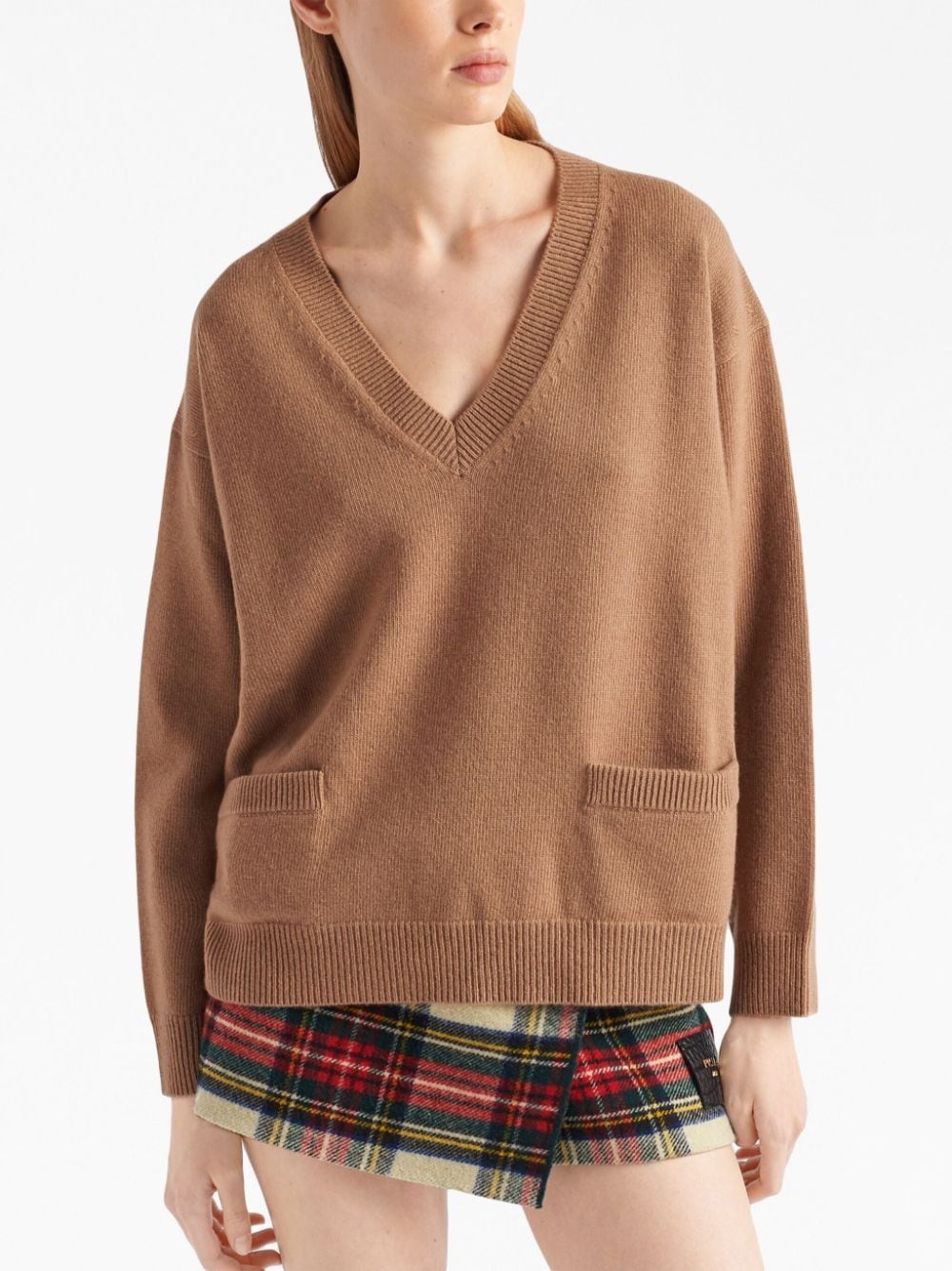 V-neck logo-patch cashmere jumper - 4