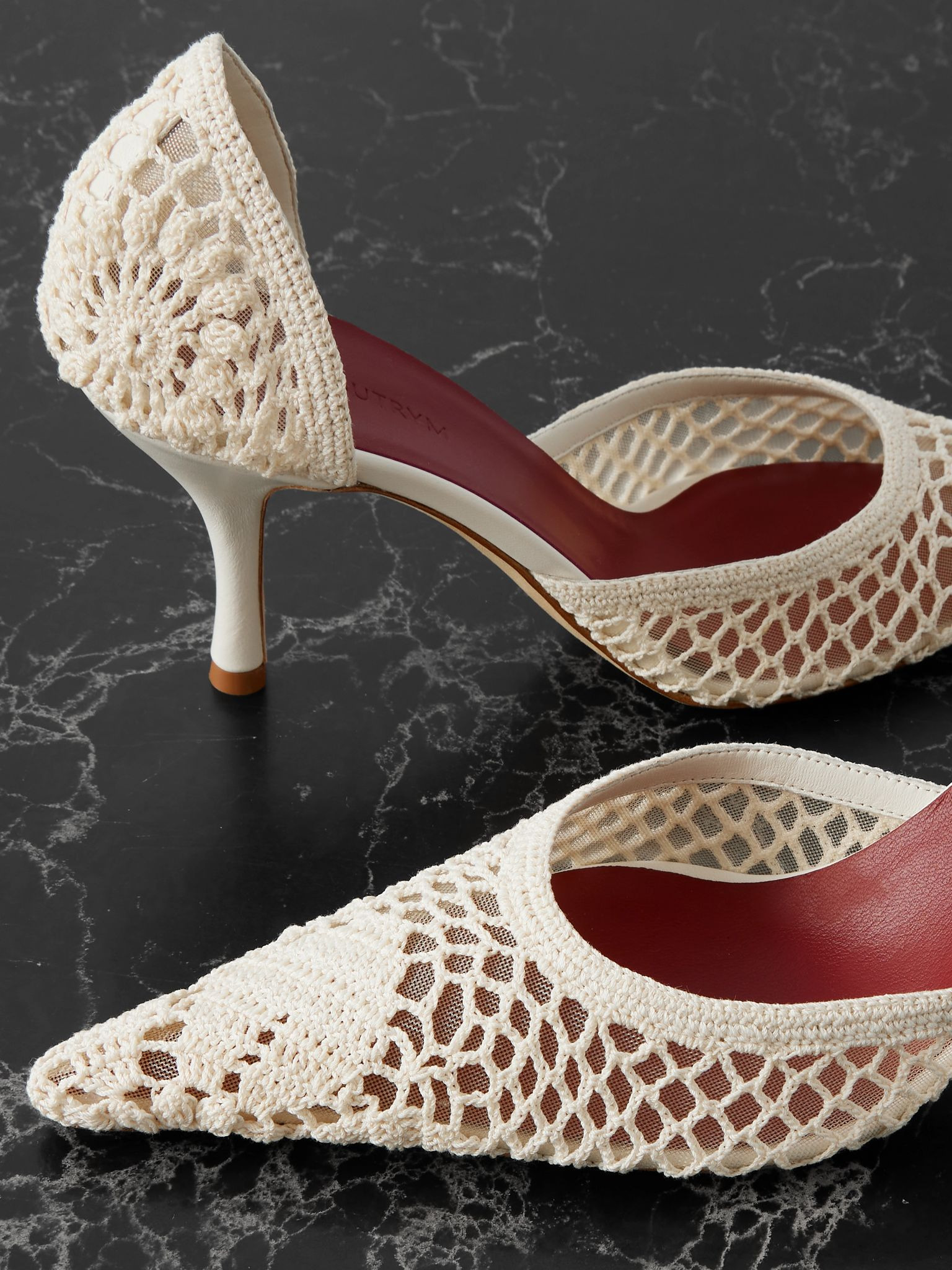 Leather-trimmed crocheted mesh pumps Cream - 4