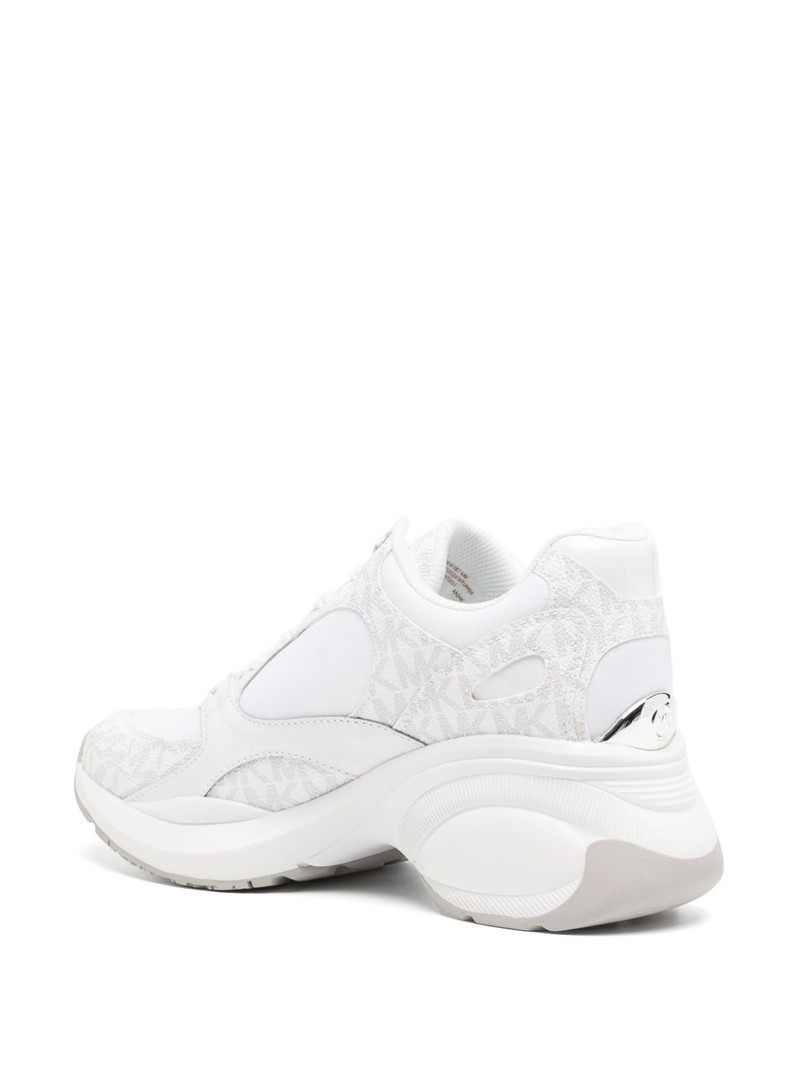 lace-up fastening trainer 3