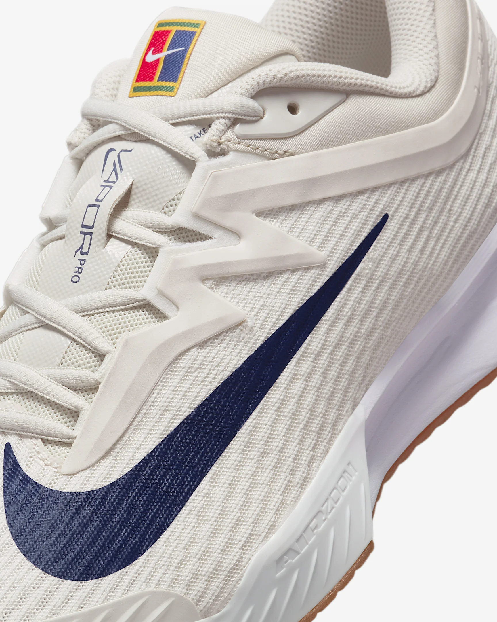 NIKE Men\'s Zoom Vapor Pro 3 Hard Court Tennis Shoes 9.5 Cut in half: Nike Vapor Pro 3 Review (2025) | RunRepeat main image 3