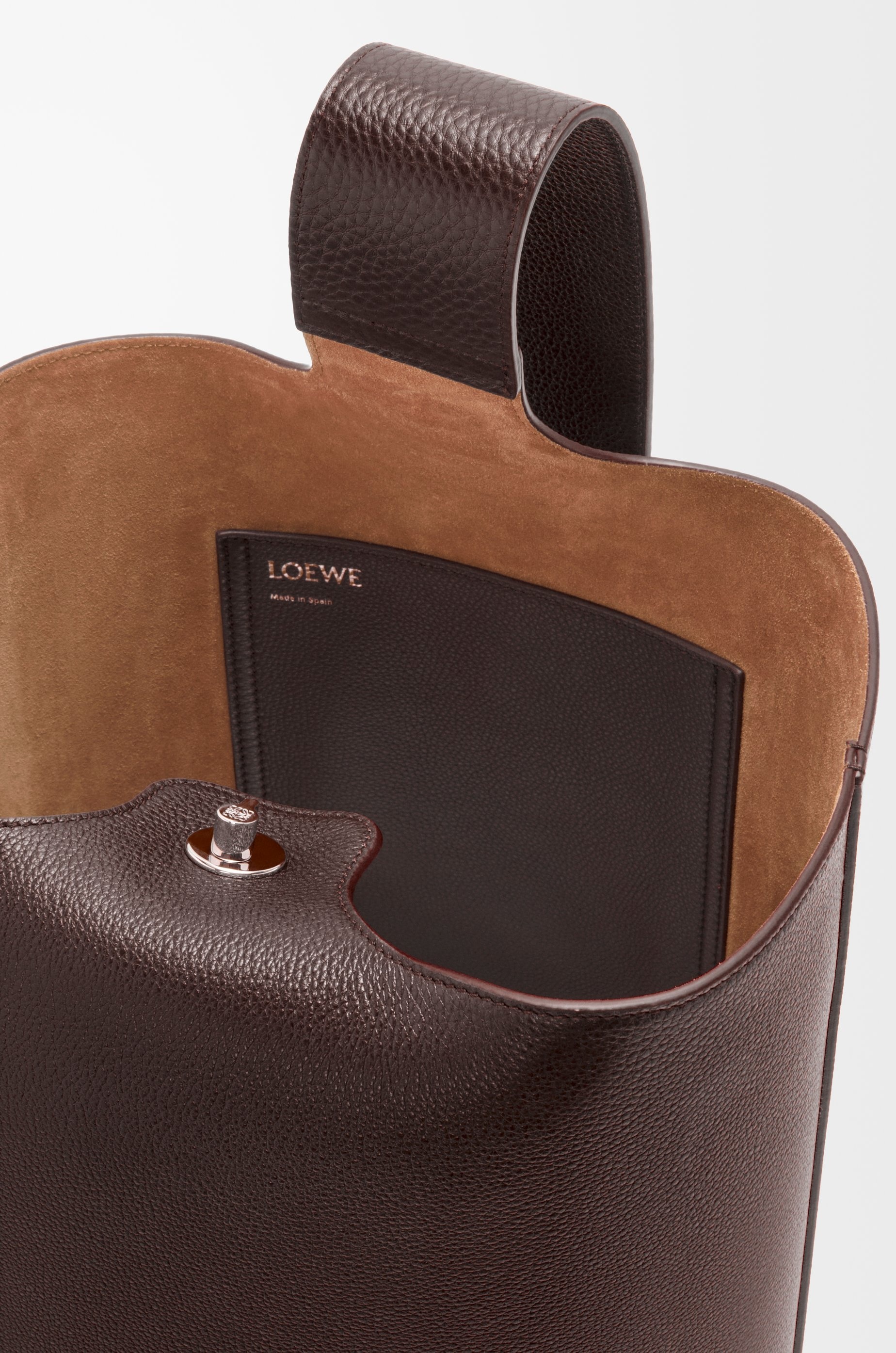 Large Pebble bucket in supple grained calfskin - 5