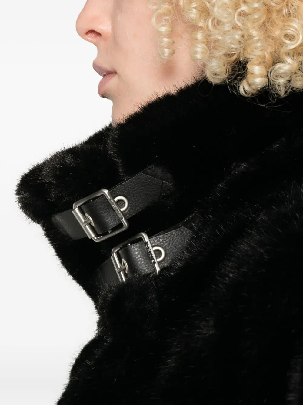 `Comodino` Faux Fur Cape - 4